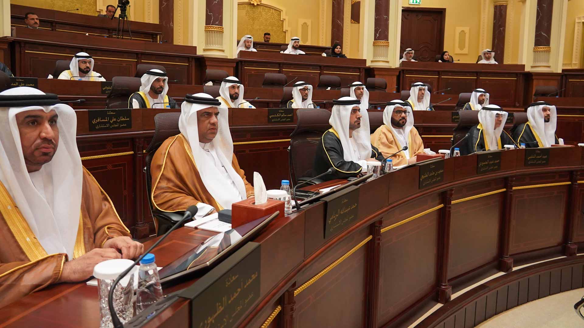 "استشاري الشارقة" يناقش تطورات الموانئ والجمارك والمناطق الحرة  
