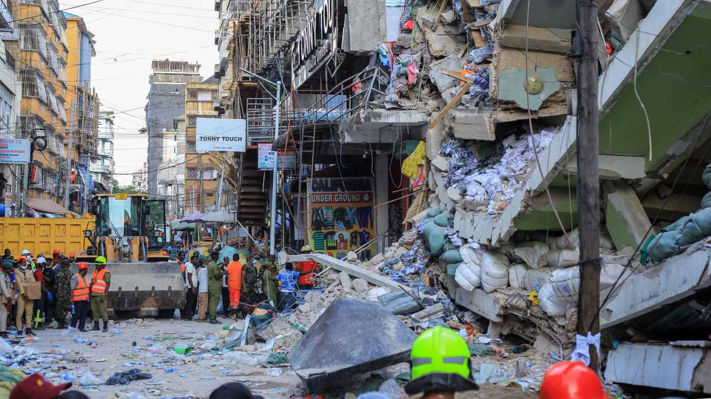 مقتل 5 أشخاص وإصابة العشرات في انهيار مبنى بتنزانيا