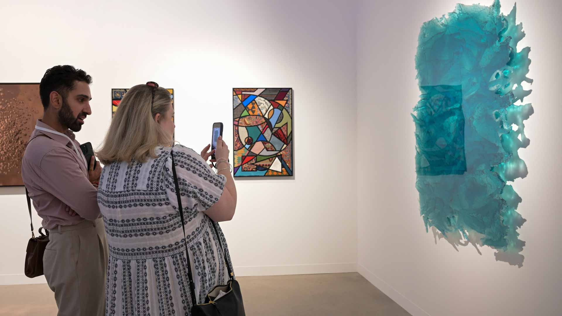 فن أبوظبي يعقد جولة إعلامية عن دورته 2024 