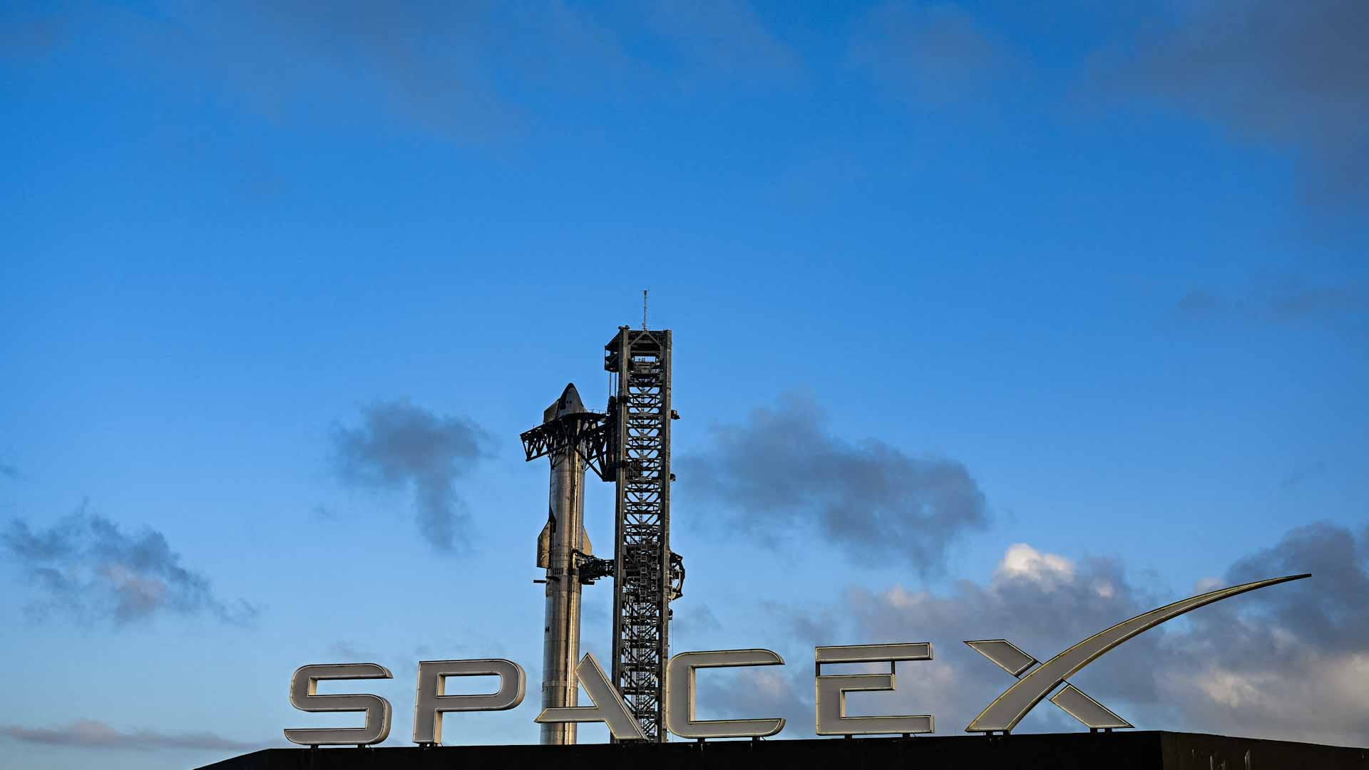Image for the title: SpaceX set for Starship's next flight 