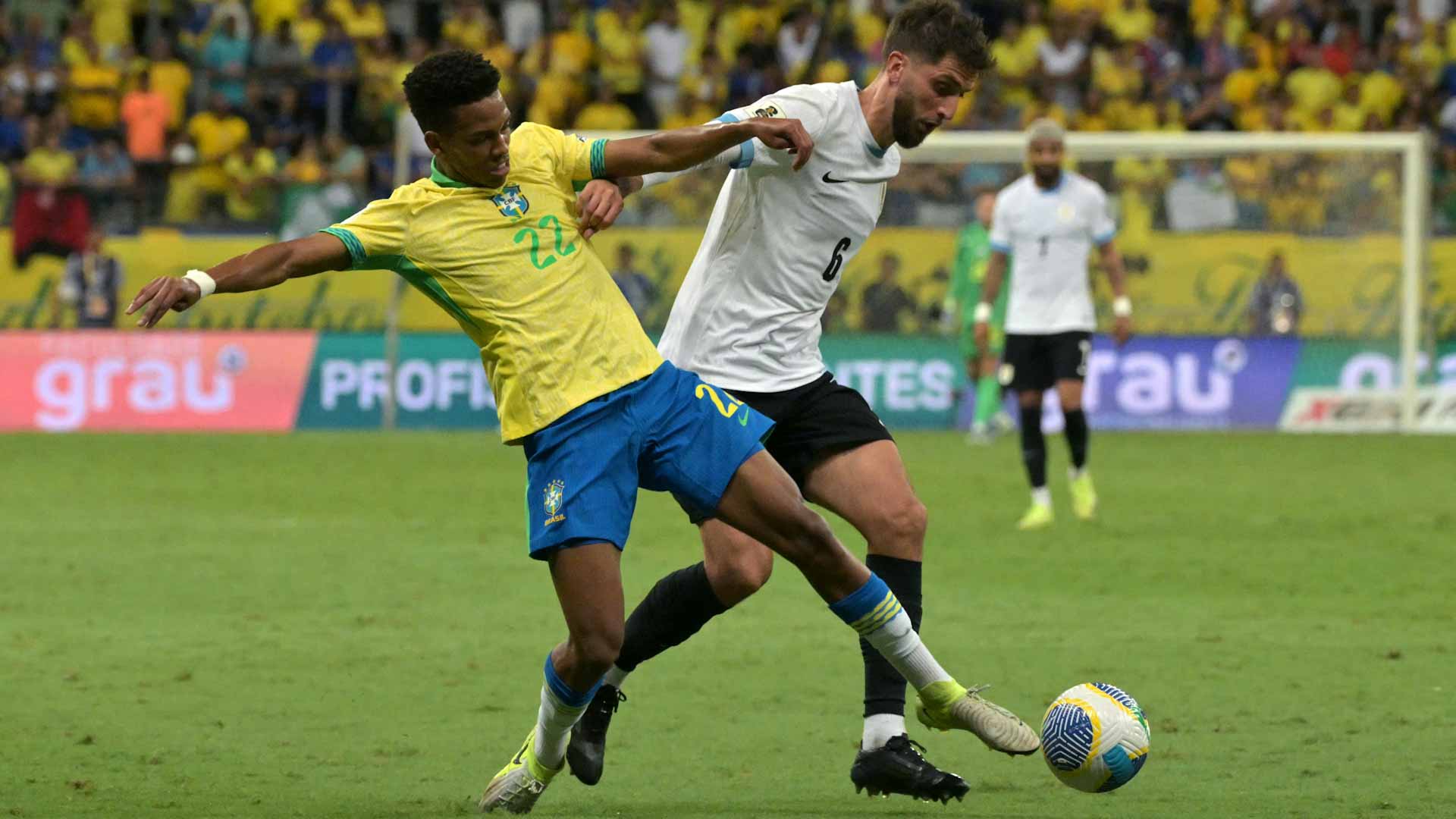 البرازيل تسقط بفخ التعادل الإيجابي أمام أوروجواي  