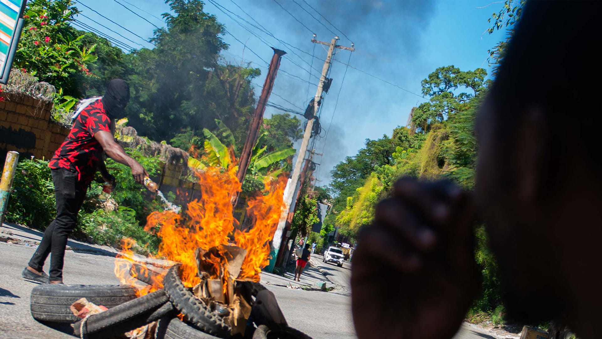 في انتقام وحشي..مقتل 28 بعد هجومهم على عاصمة هايتي وإحراق جثثهم