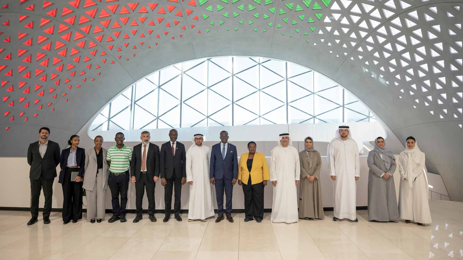 فاهم القاسمي ورئيسة وزراء أوغندا يبحثان التعاون المستدام والابتكار 