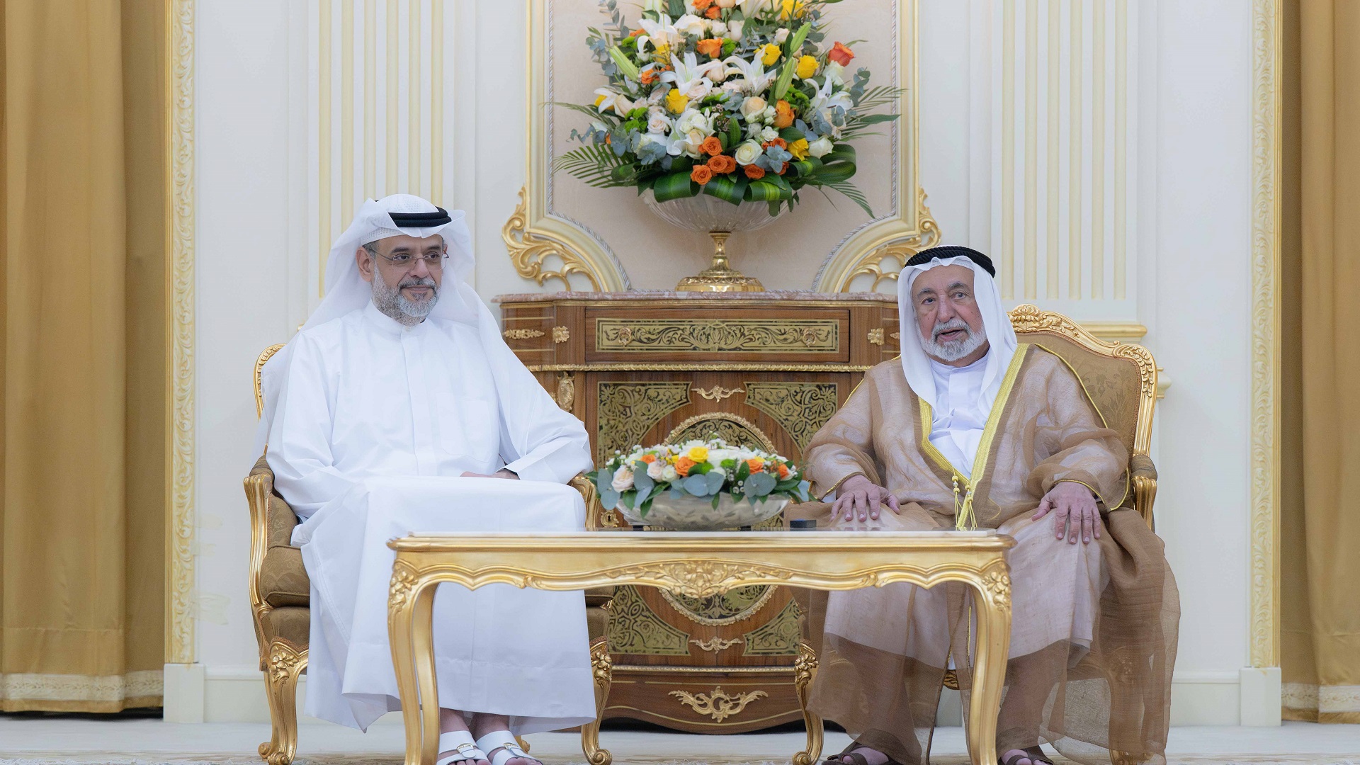 حاكم الشارقة يؤكد أهمية السلطة القضائية ودورها باستقرار المجتمع