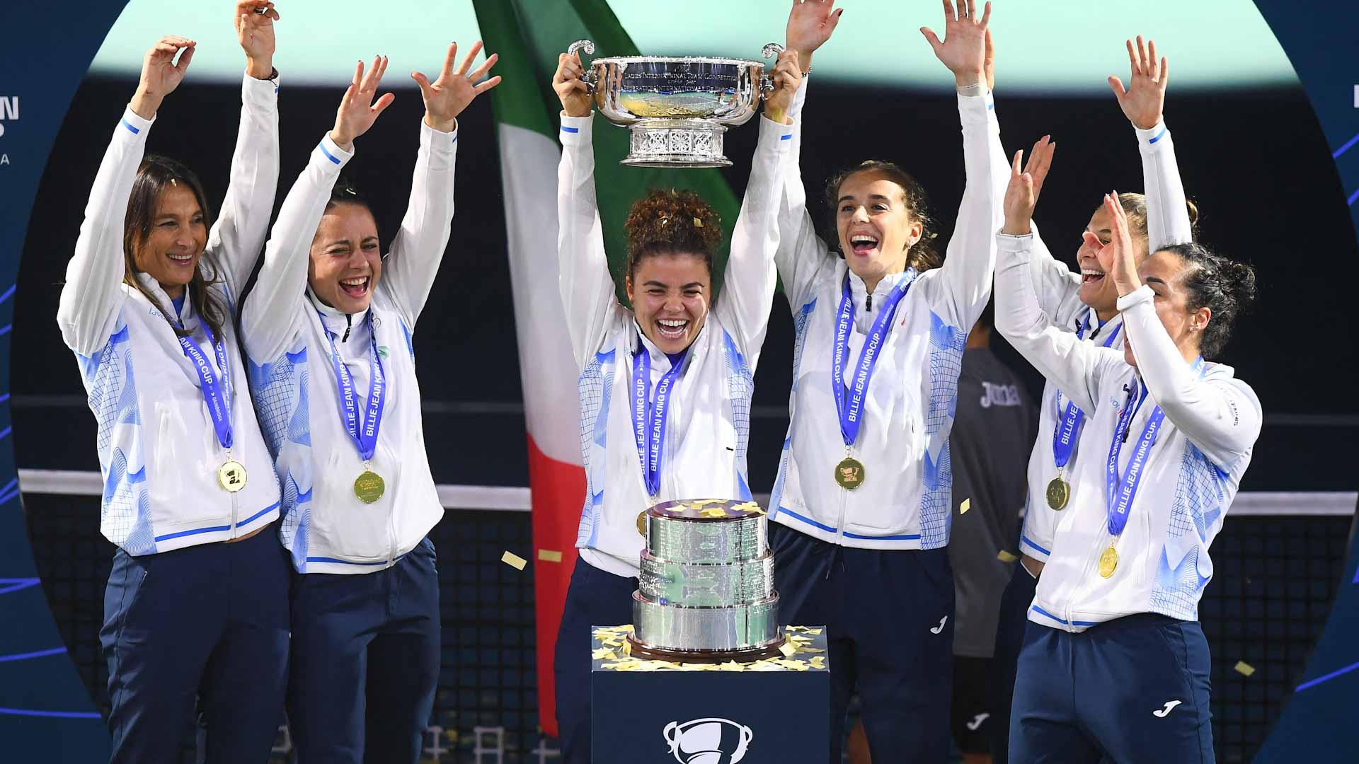 باوليني تفوز بأول لقب لكأس بيلي كينج لإيطاليا منذ 2013 