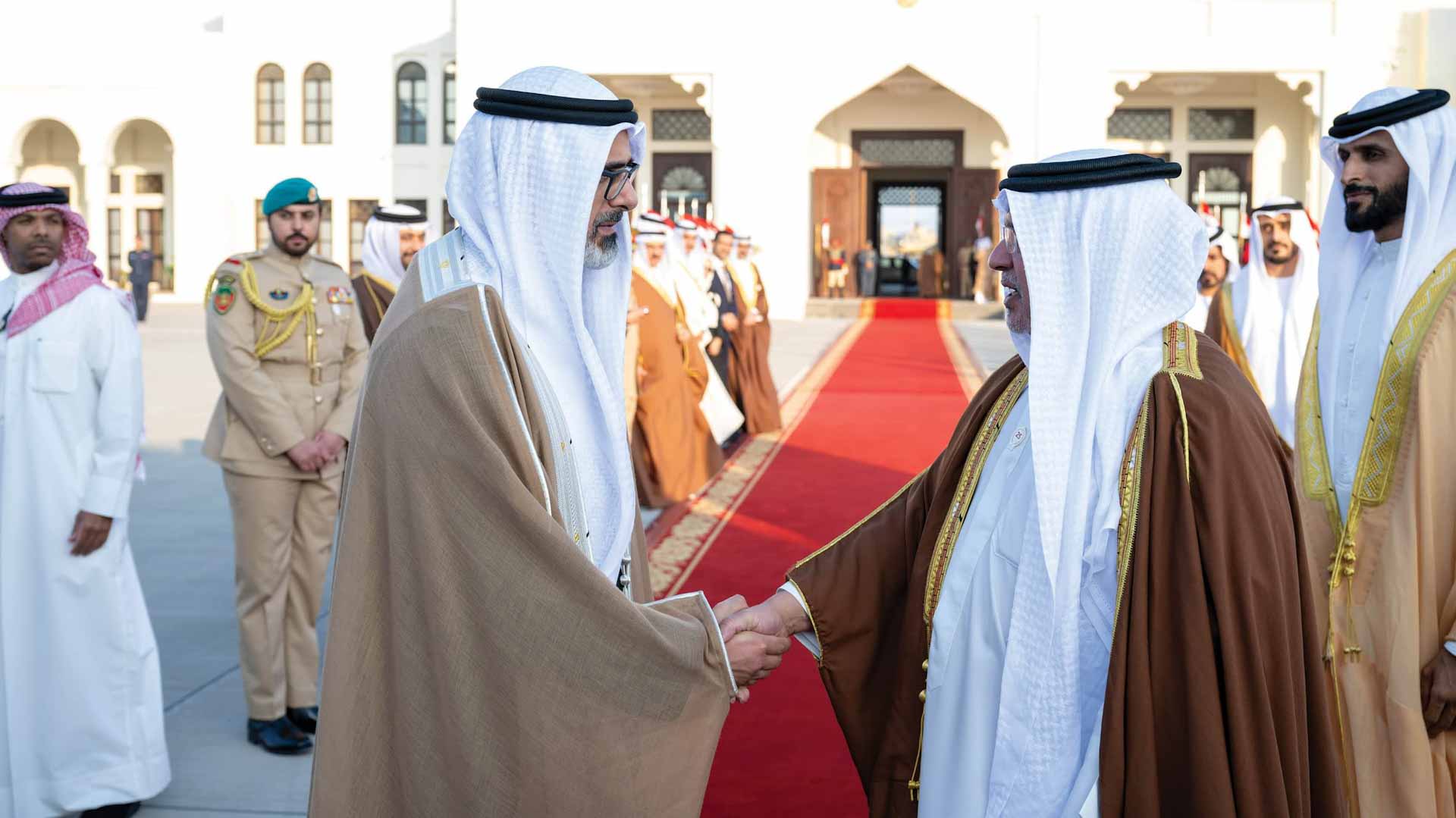 ولي عهد أبوظبي يختتم زيارة رسمية للبحرين