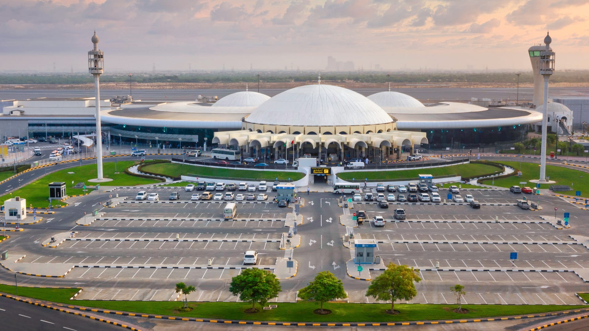 طقس الثلاثاء غائم جزئياً بسحب تظهر على الجزر تصاحبها أمطار خفيفة 