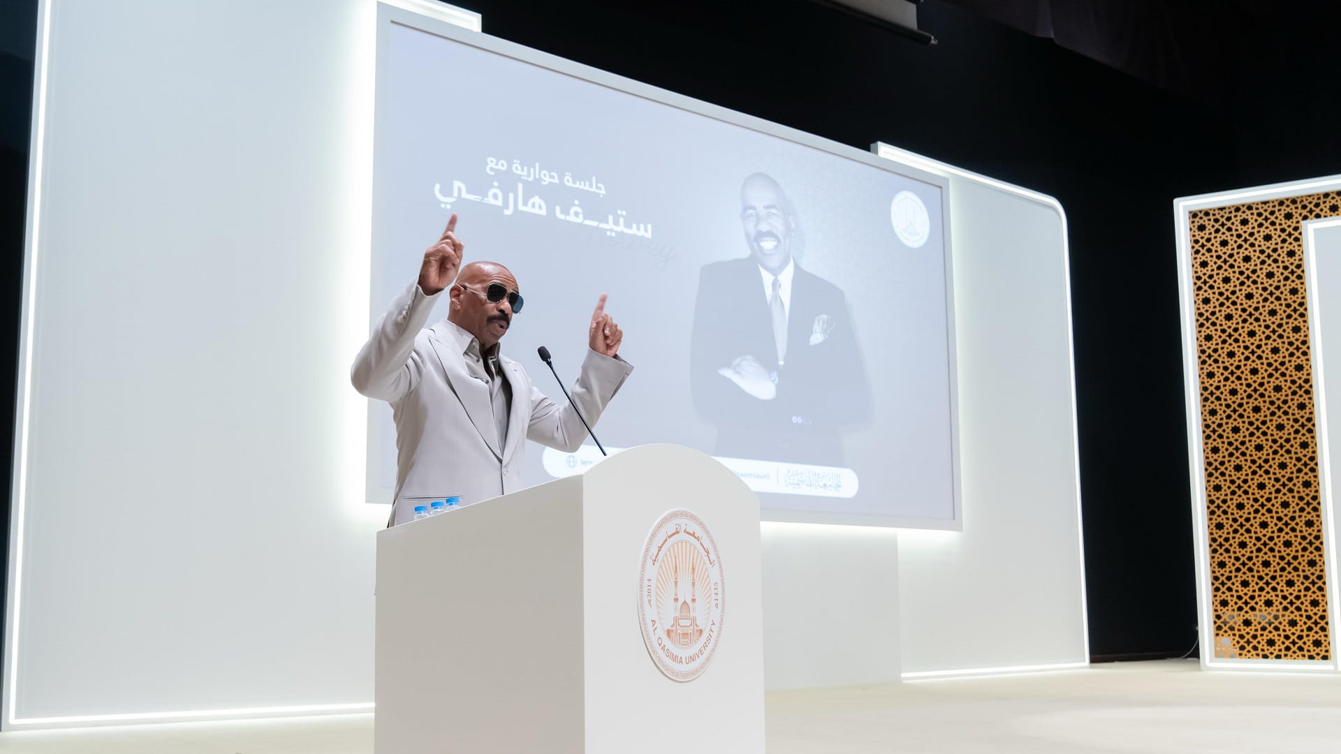 ستيف هارفي: دعم حاكم الشارقة للطلبة عالمياً نموذج إنساني ملهم