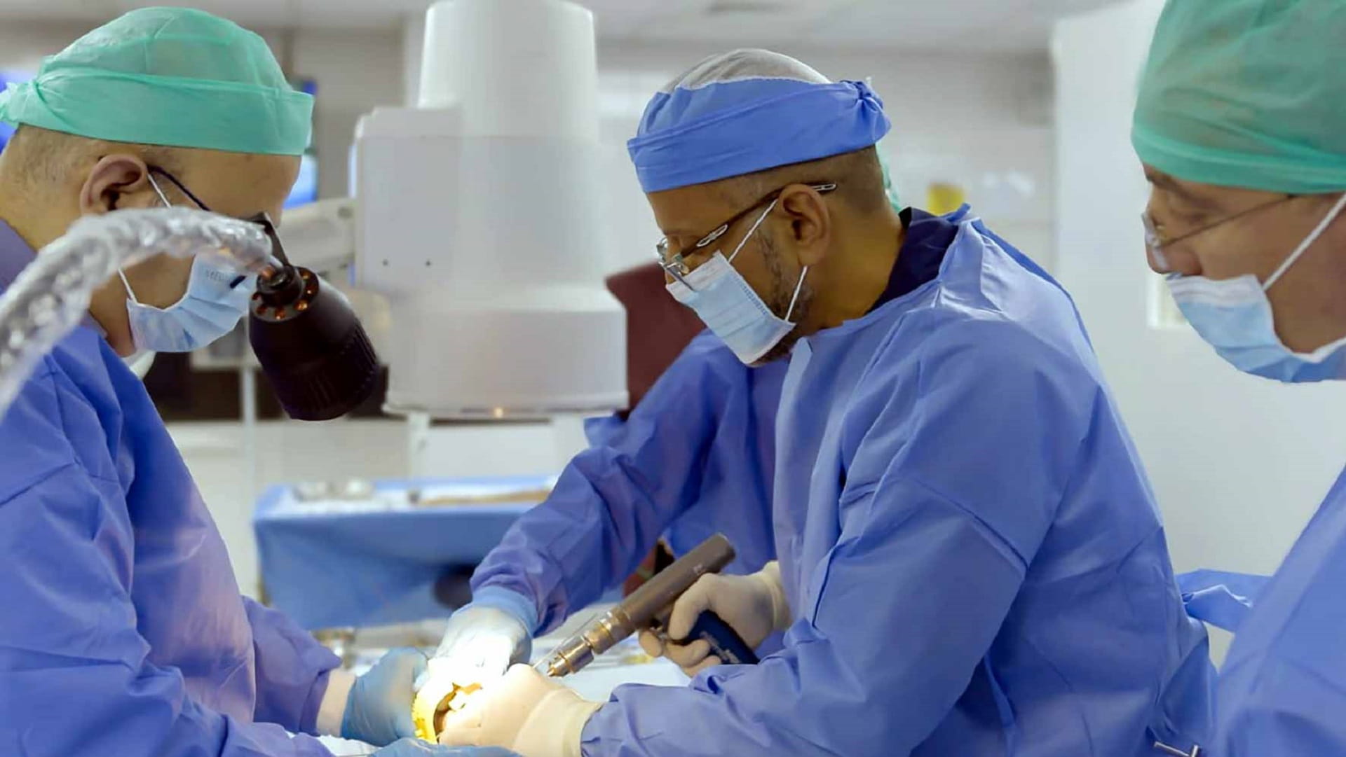 مركز التدريب الإكلينيكي بجامعة الشارقة ينظم ورشة حول "كسور الرسغ" 