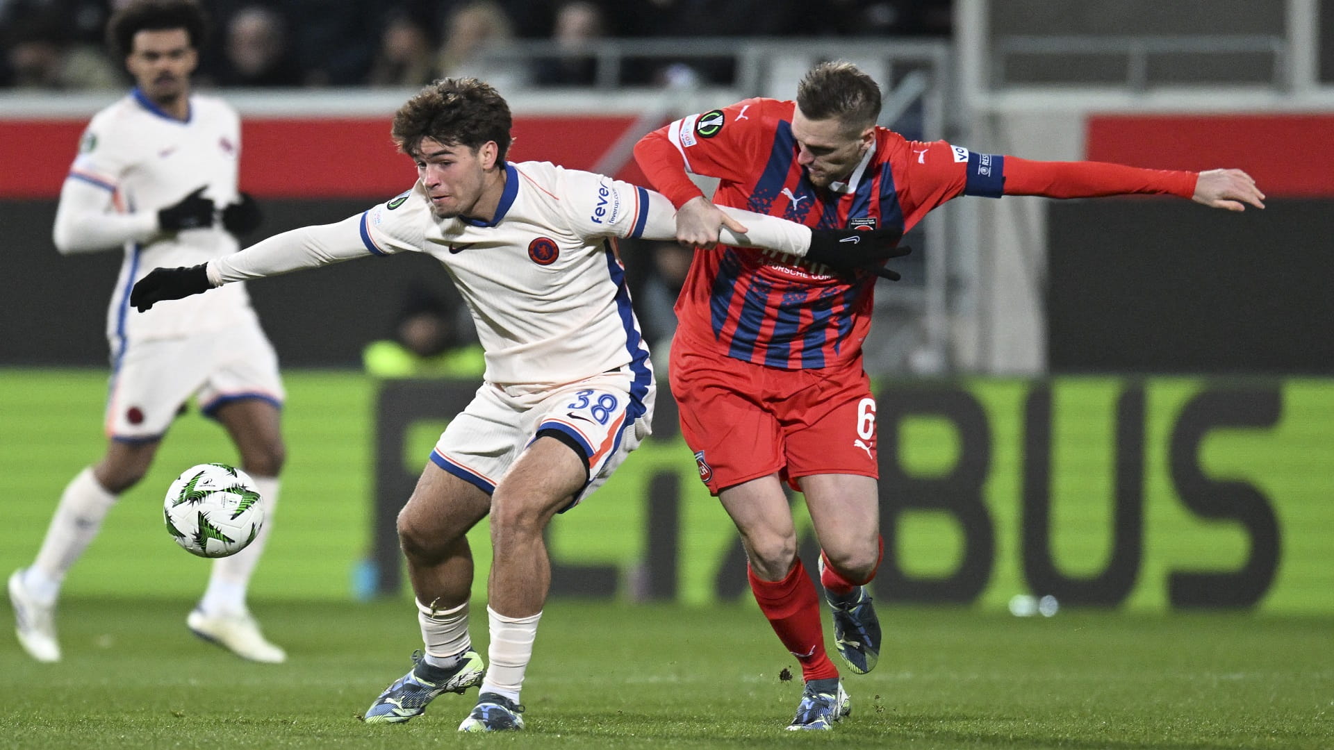 تشيلسي الإنجليزي يعزز صدارته لدوري المؤتمر الأوروبي 