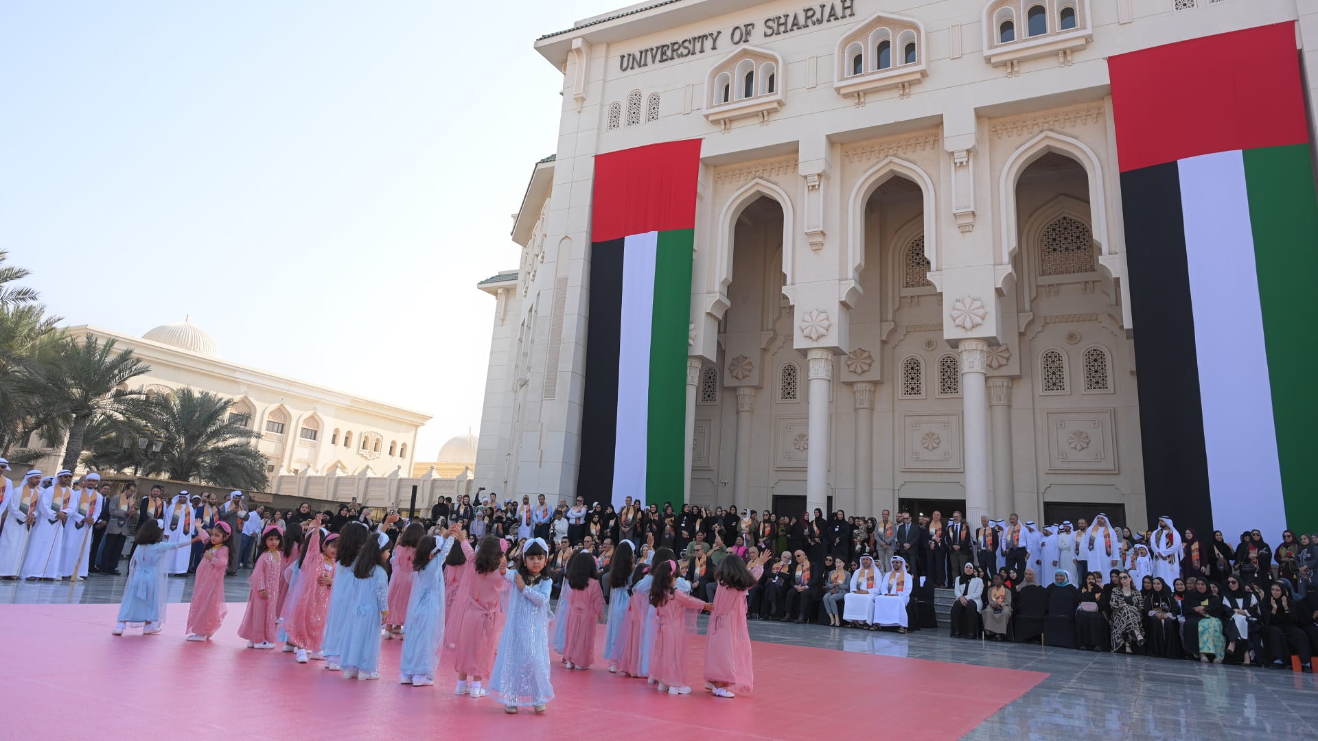 جامعة الشارقة تحتفي بعيد الاتحاد الـ 53 لدولة الإمارات  