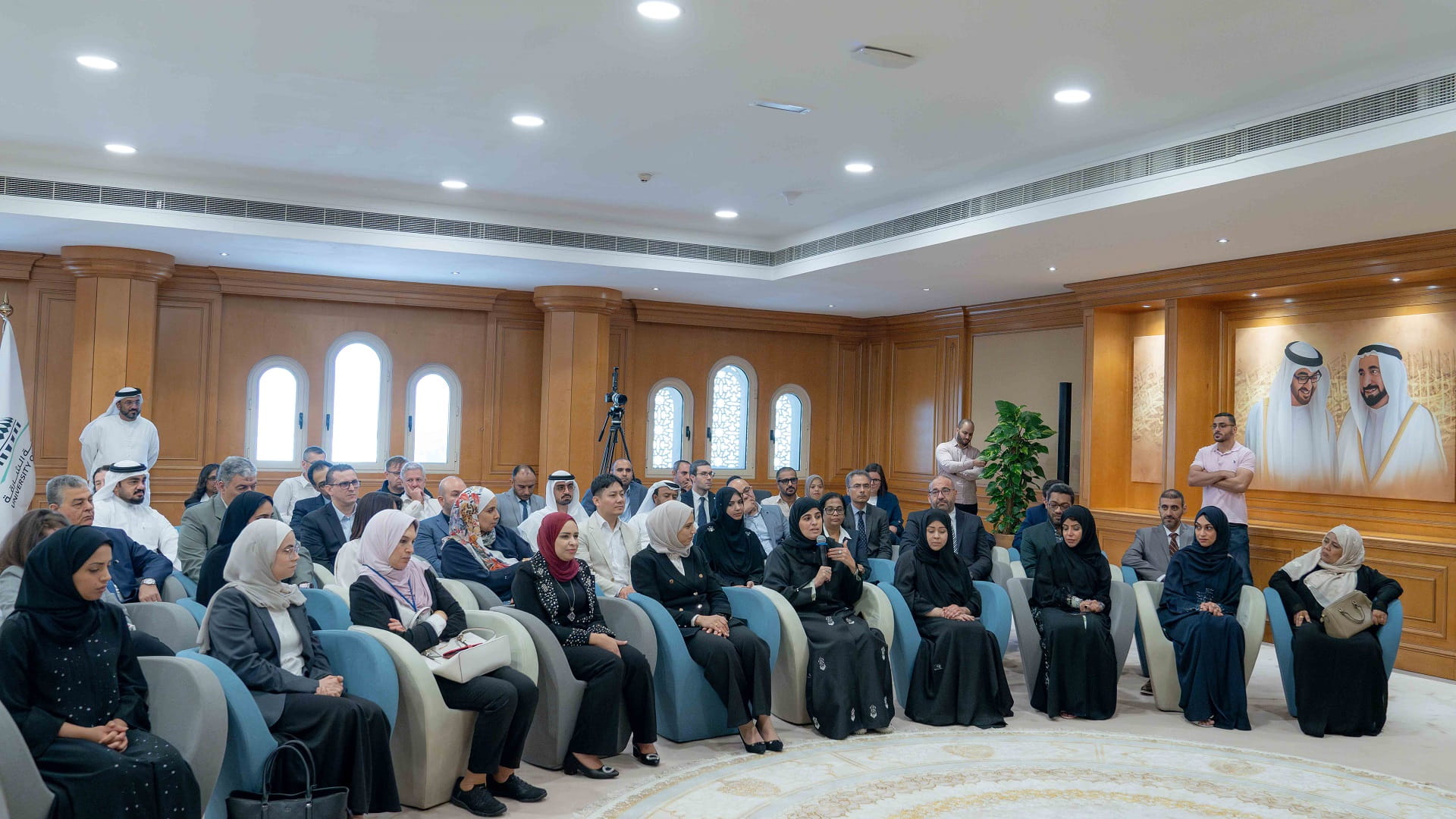 سلطان بن أحمد يلتقي أعضاء الهيئة التدريسية الجدد بجامعة الشارقة