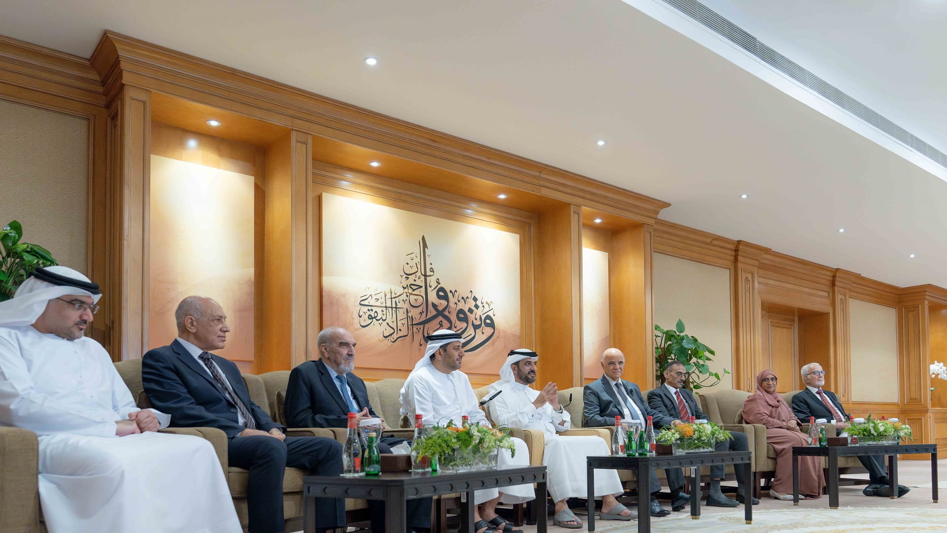 سلطان بن أحمد يلتقي أعضاء الهيئة التدريسية الجدد بجامعة الشارقة