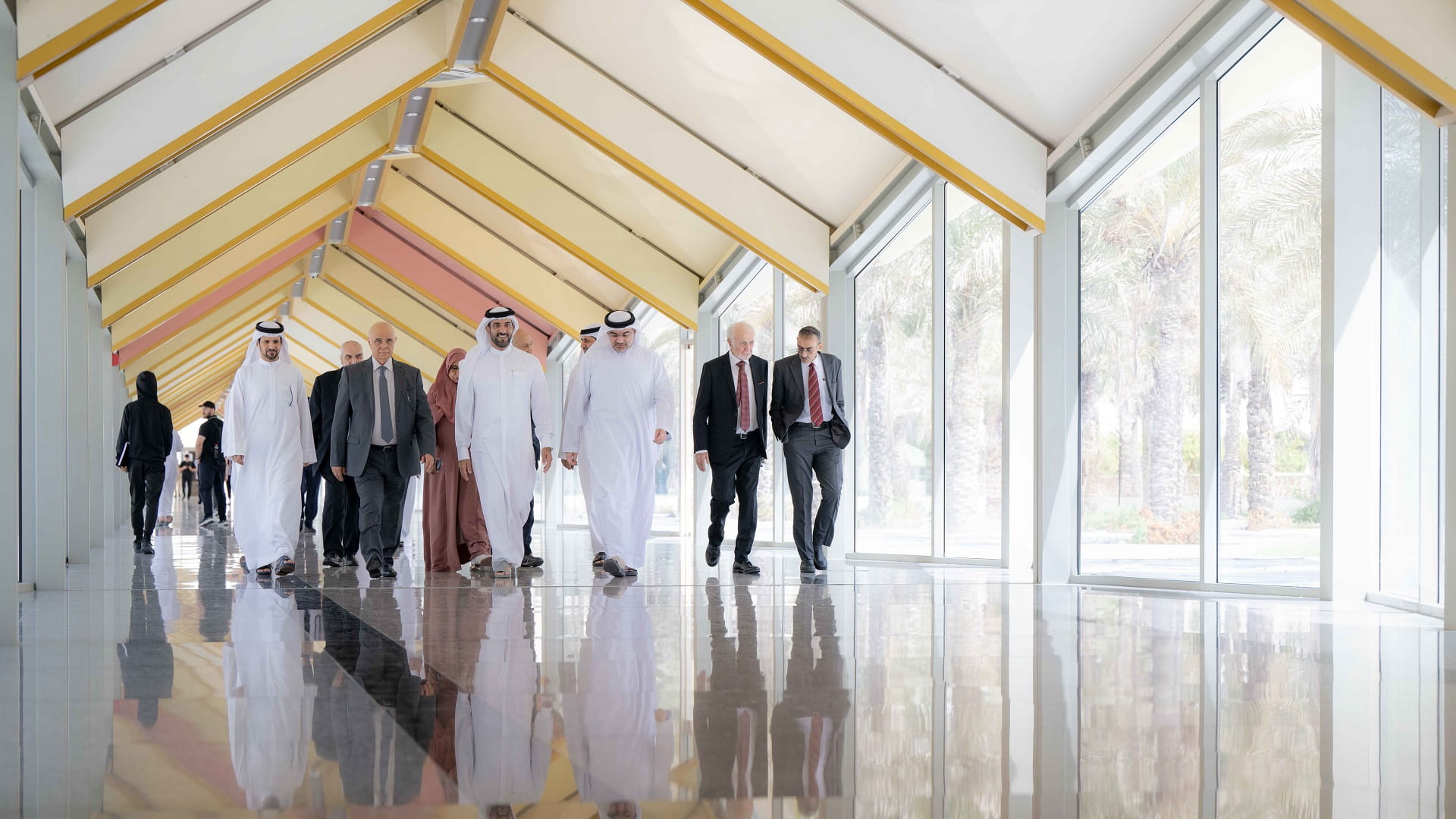 سلطان بن أحمد يلتقي أعضاء الهيئة التدريسية الجدد بجامعة الشارقة