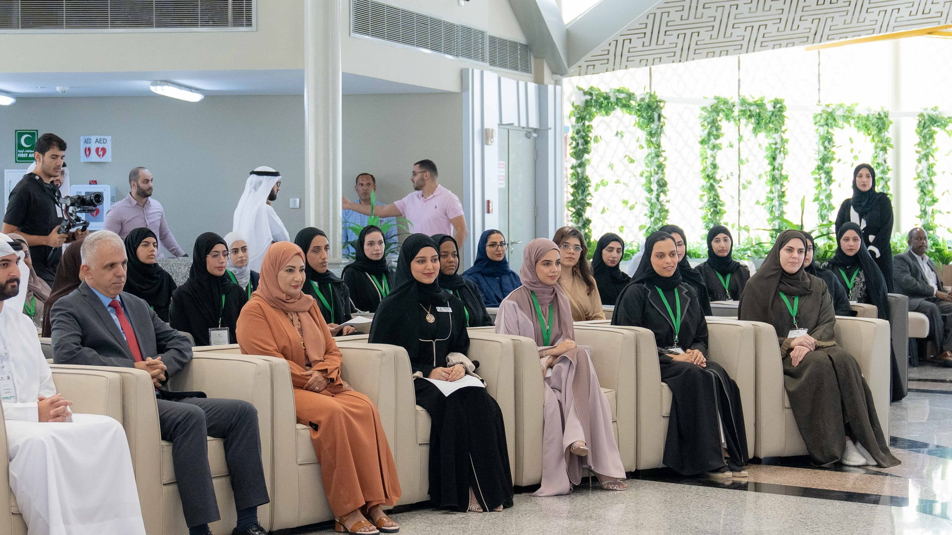 سلطان بن أحمد القاسمي يلتقي مجلسي الطلاب والطالبات بجامعة الشارقة