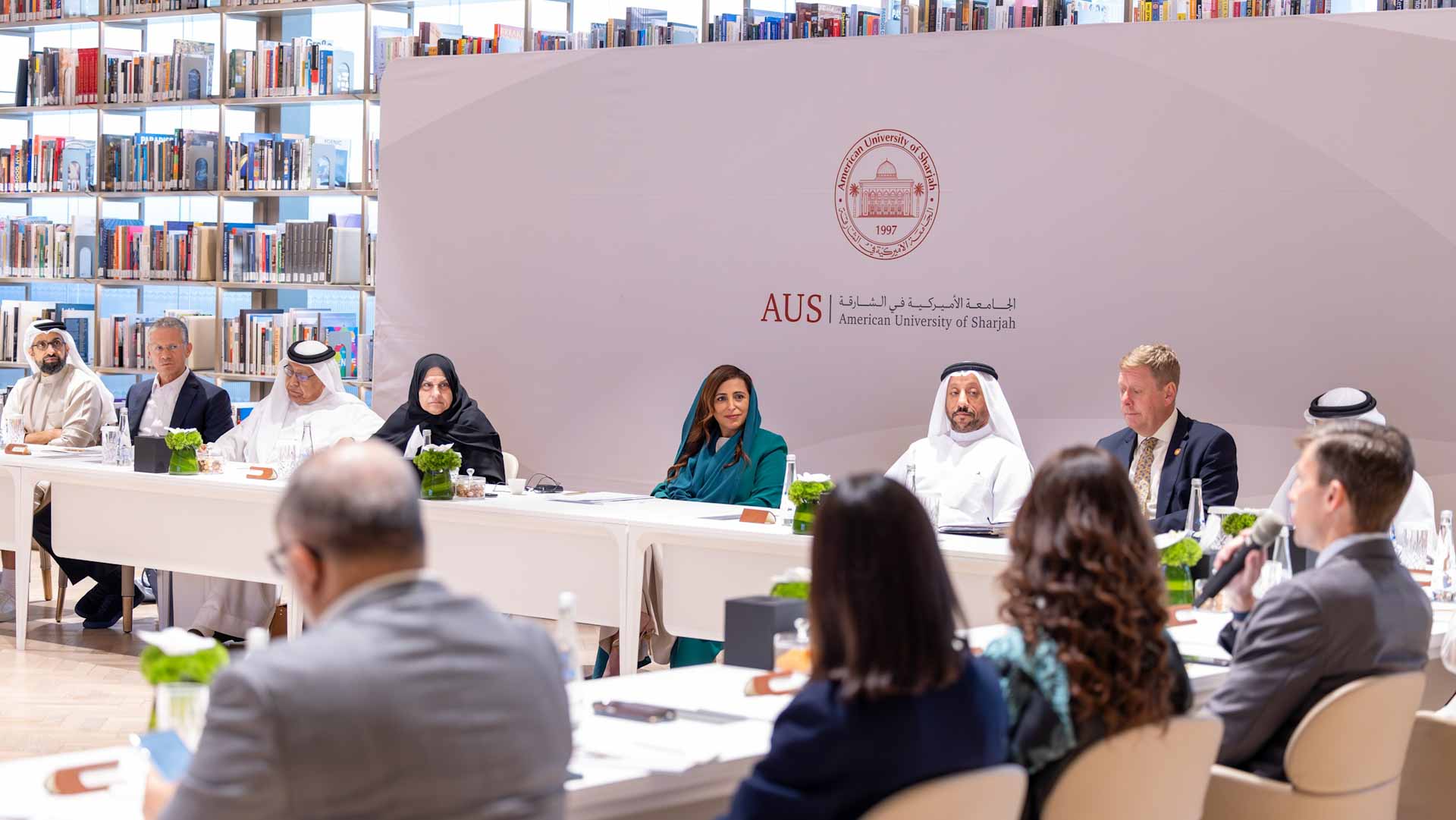 بدور القاسمي تستعرض الإنجازات التطويرية لـ "أميركية الشارقة" 