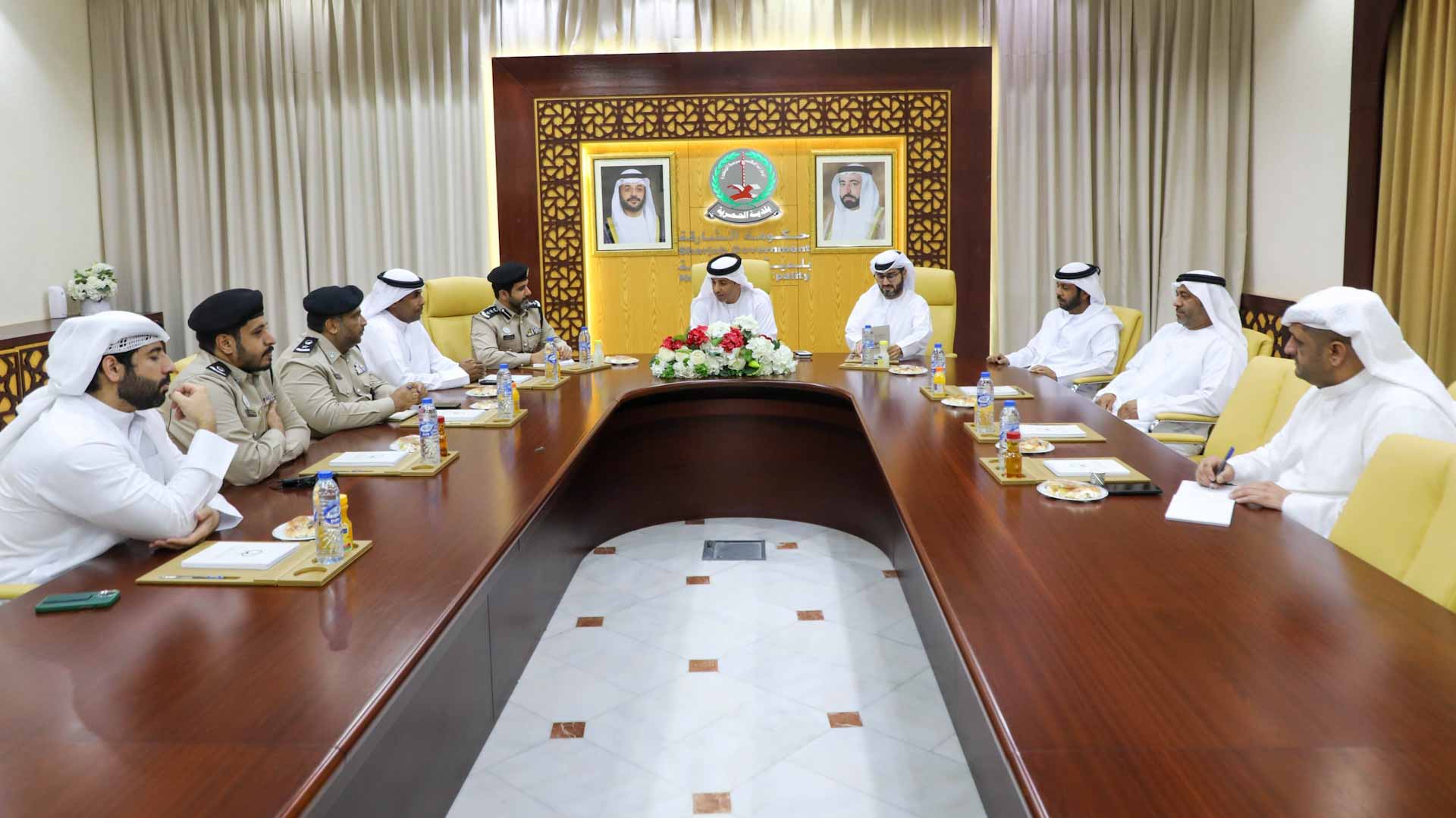 مجلس بلدي وبلدية الحمرية يتابعان مع شرطة الحمرية تنفيذ خطط أمنية 