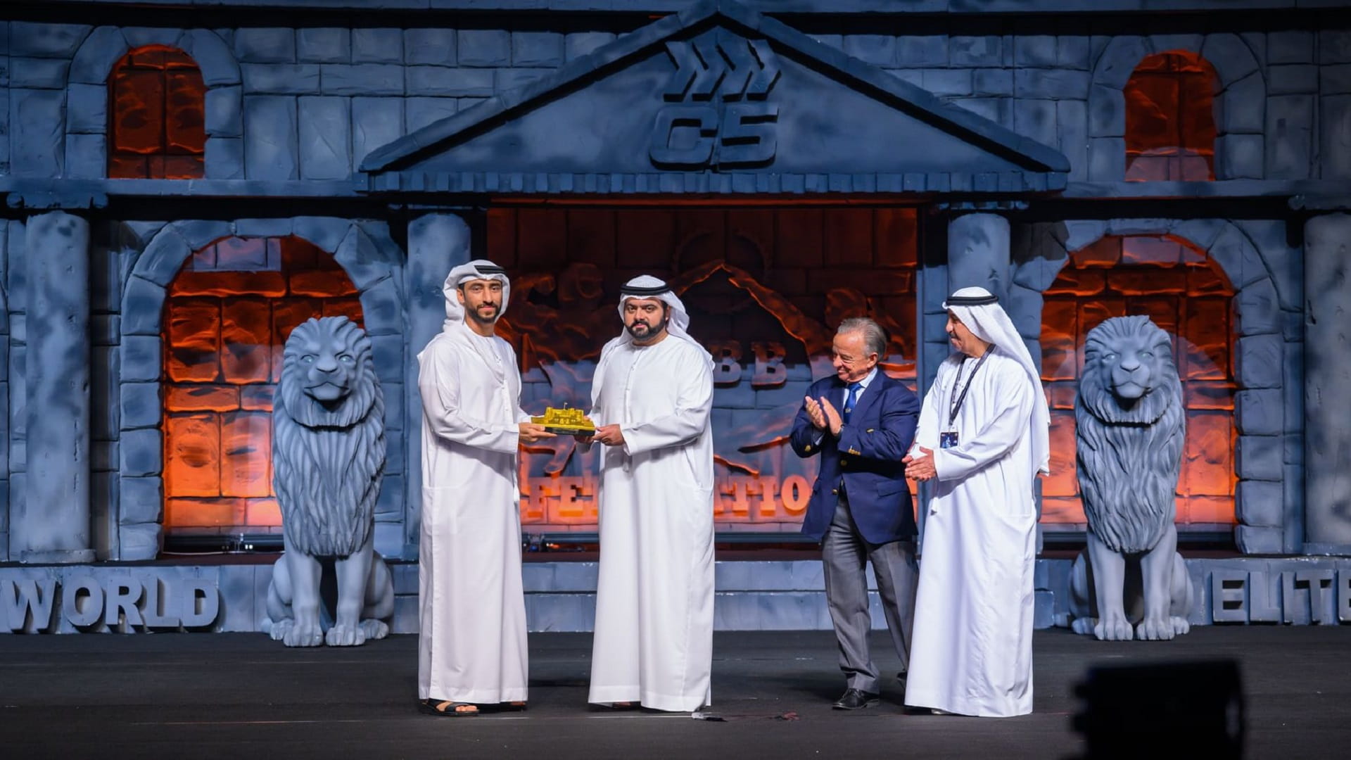 محمد الشرقي يشهد ختام بطولة العالم لكمال الأجسام بالفجيرة 