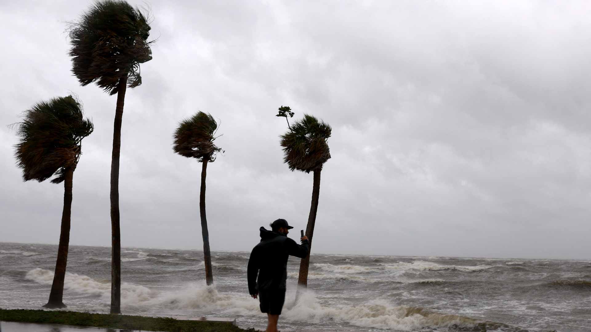 Hurricane Leslie expected to bring heavy winds, rain to Florida