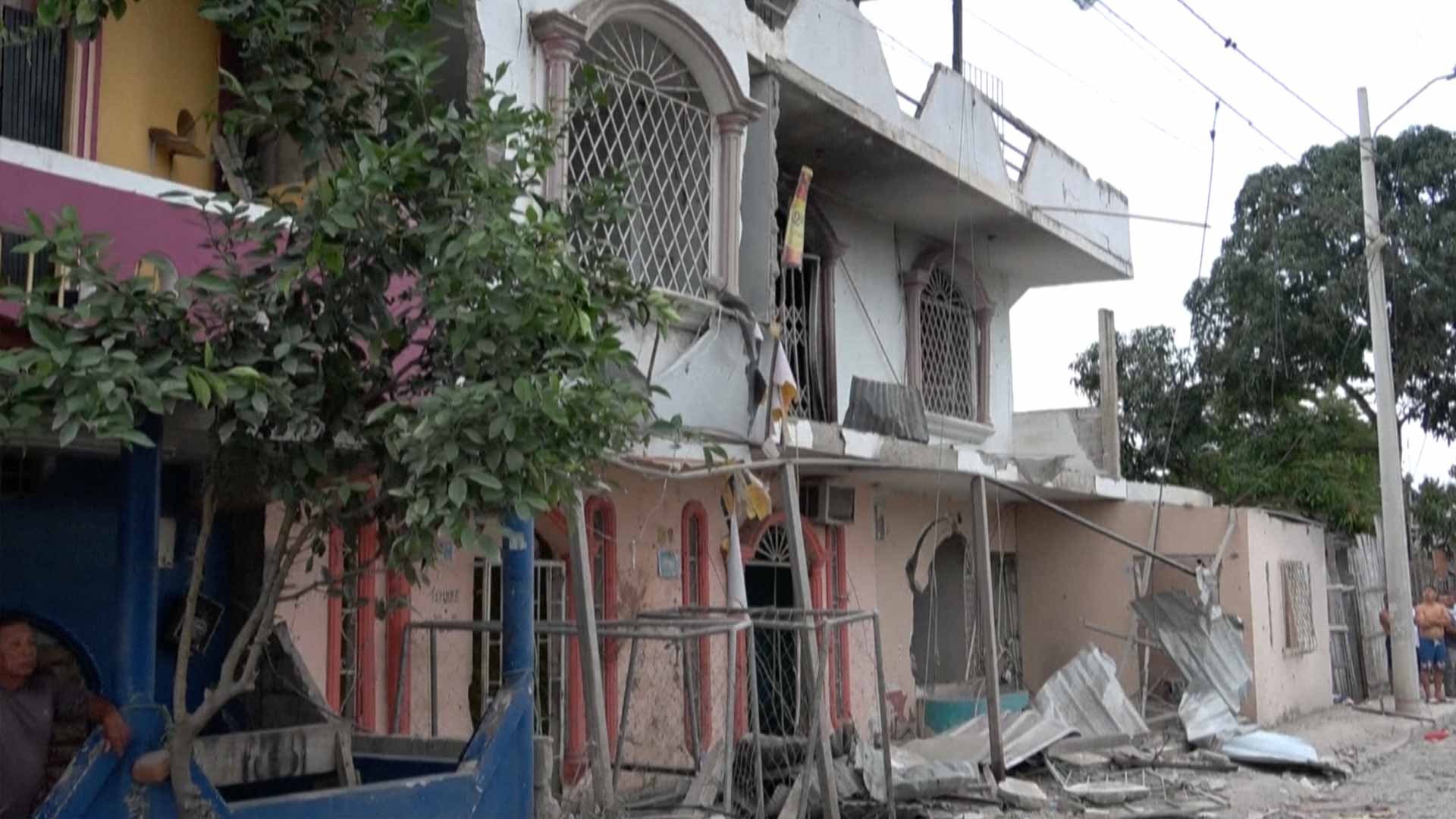 في الإكوادور..انفجار يستهدف بيت زعيم جماعة إجرامية فيقتل2 ويجرح7   