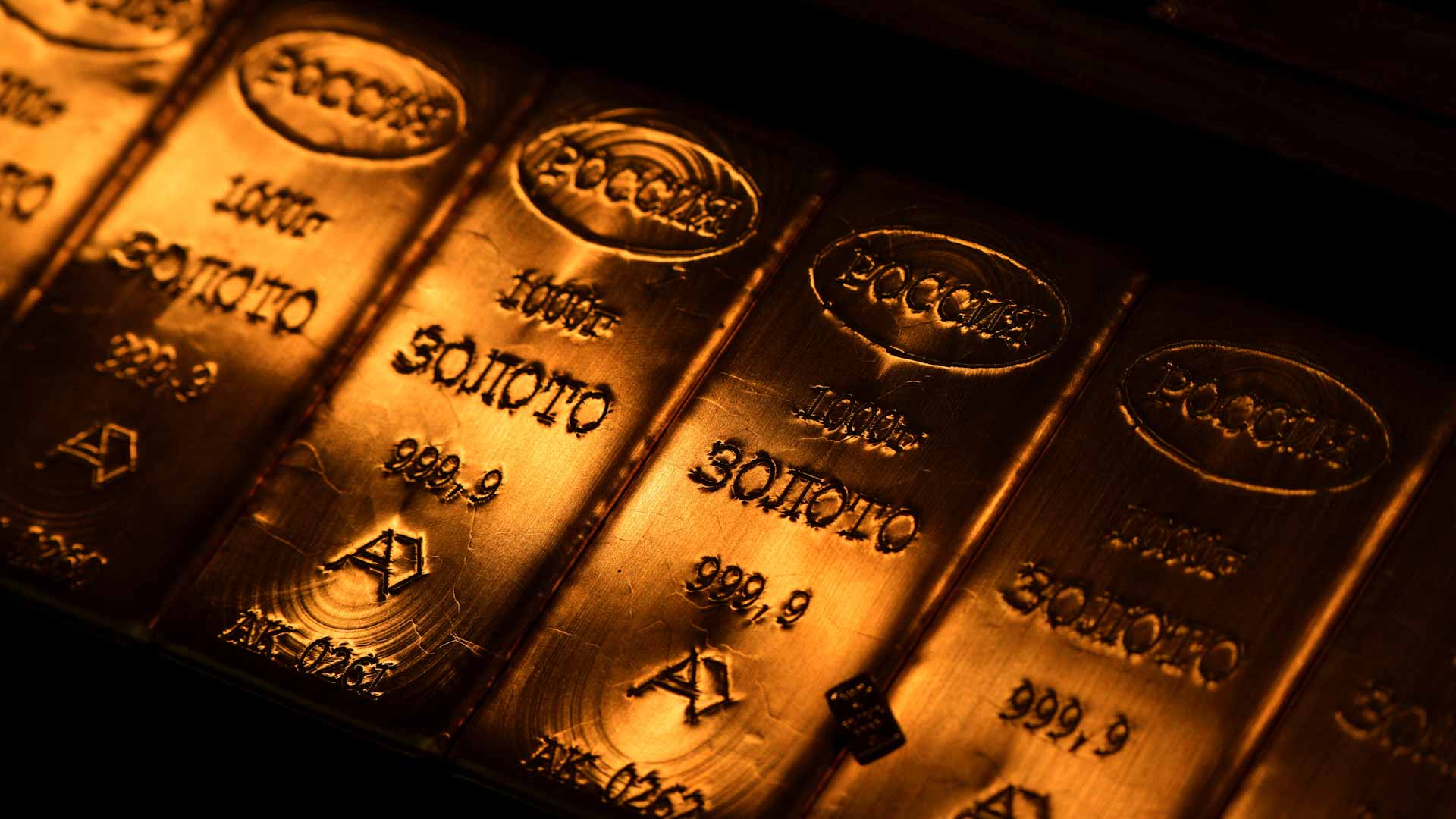 Gold dips as US jobs data cements bets for smaller rate cut 