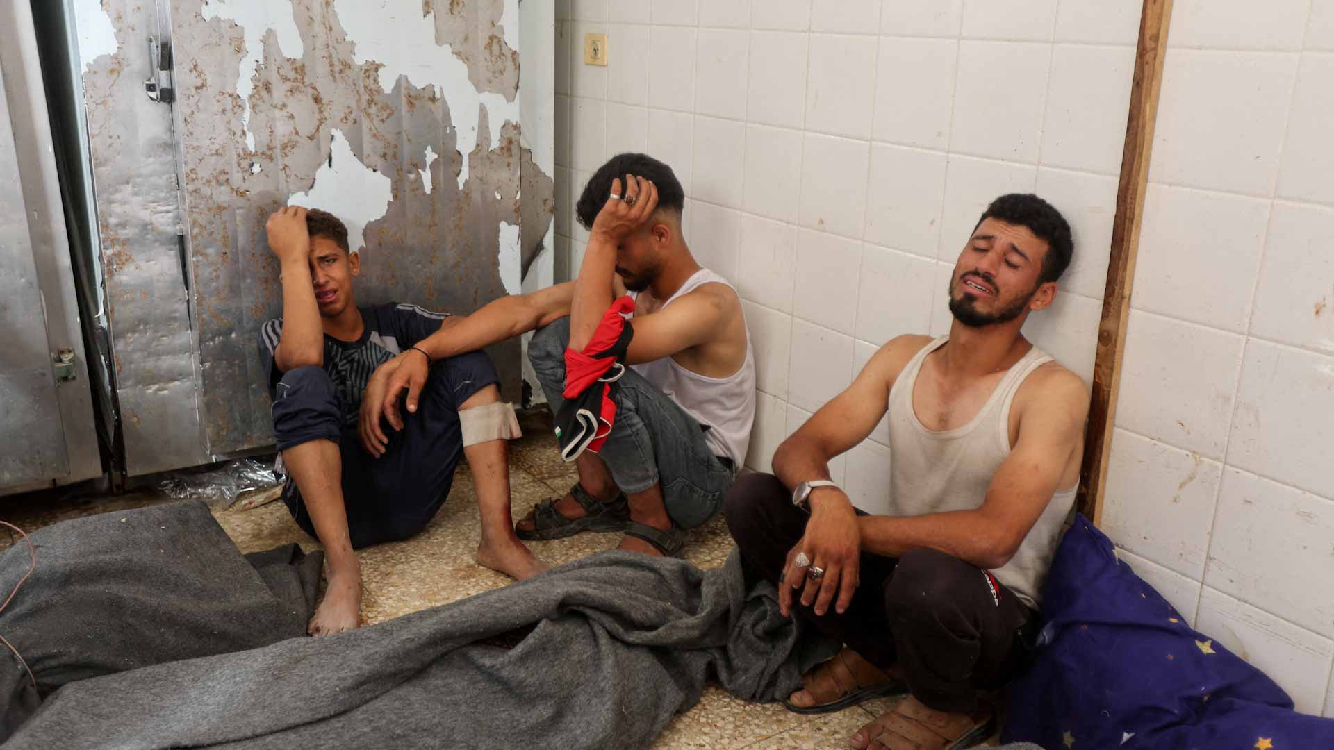 القصف الإسرائيلي المتواصل على غزة يقتل41909 فلسطينيين ويصيب 97303 