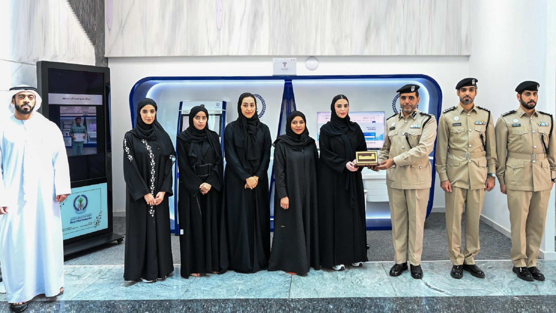 شرطة الشارقة تطلع "الثروة السمكية" على أفضل الممارسات بنظام النجوم 