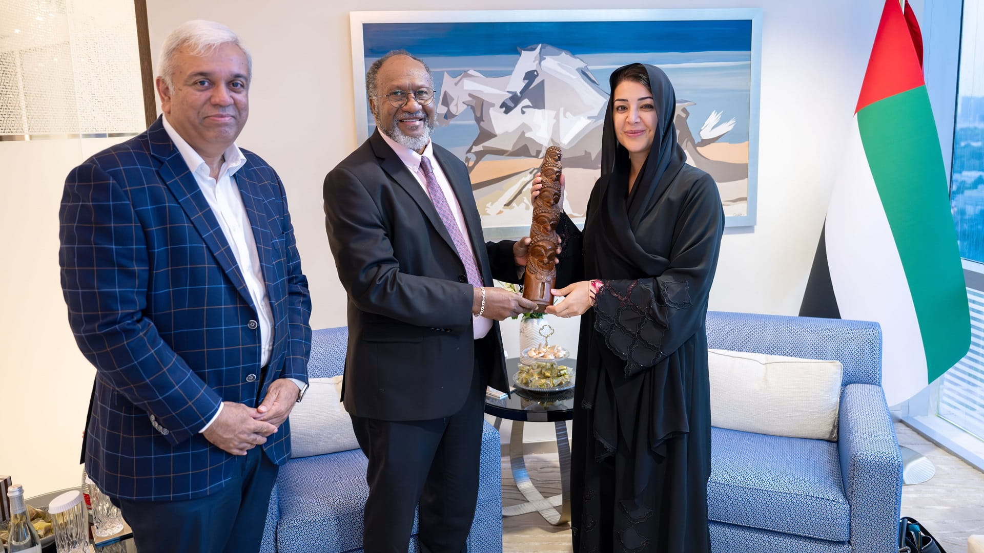 ريم الهاشمي تبحث تعزيز التعاون مع رئيس وزراء جمهورية فانواتو