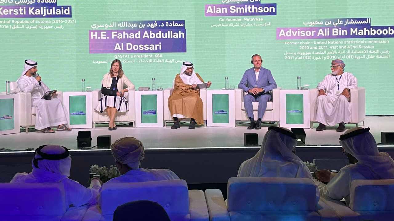 سميثسون يناقش مستقبل الذكاء الاصطناعي في "الإقليمي للبيانات"