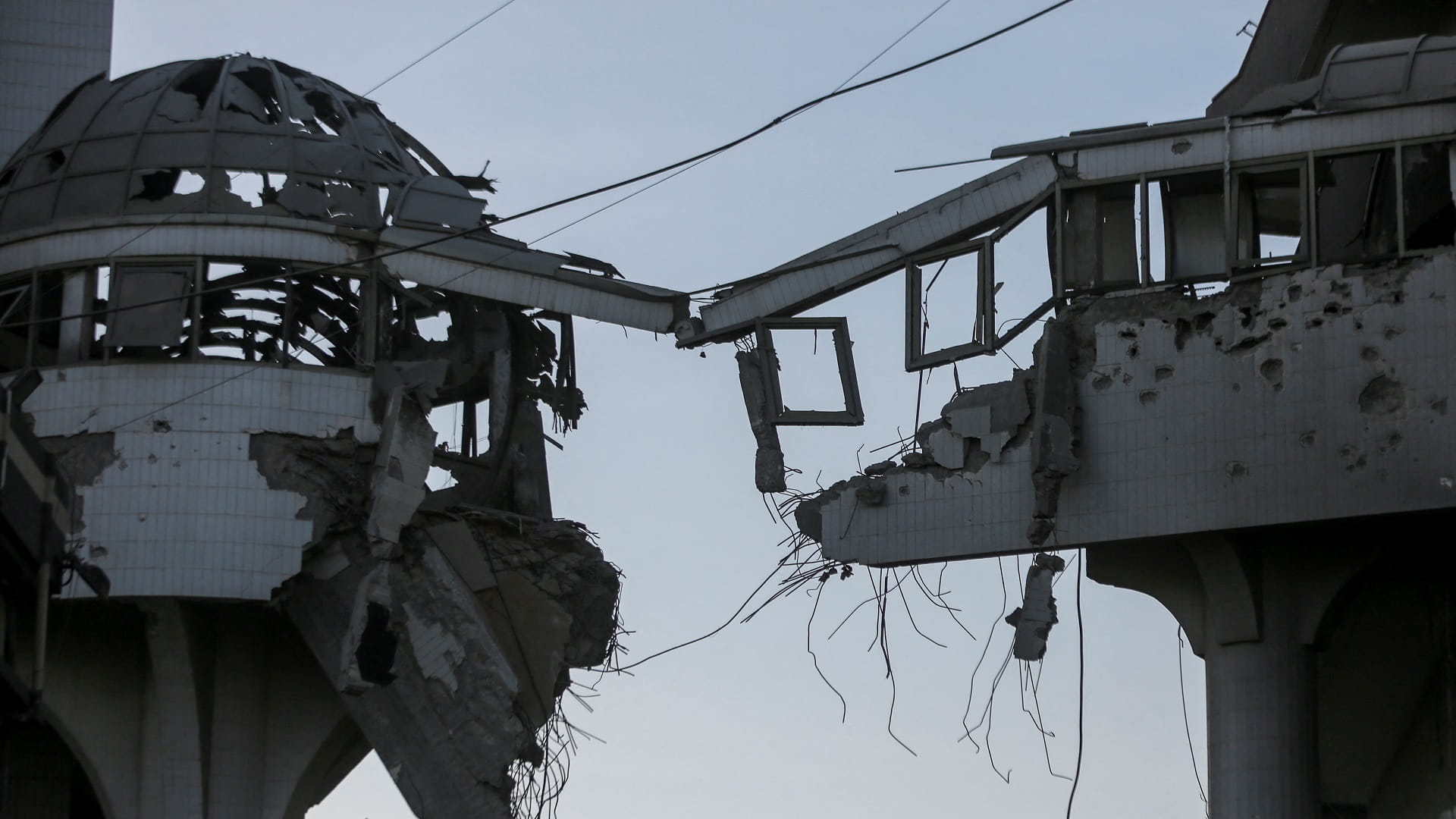 بوسط غزة.. مقتل 28 في ضربة جوية إسرائيلية لمدرسة تؤوي نازحين 