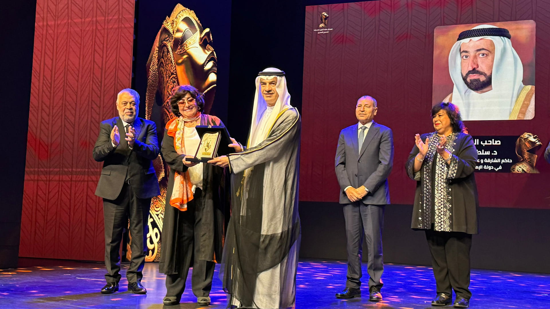 المسرح المصري يكرّم حاكم الشارقة