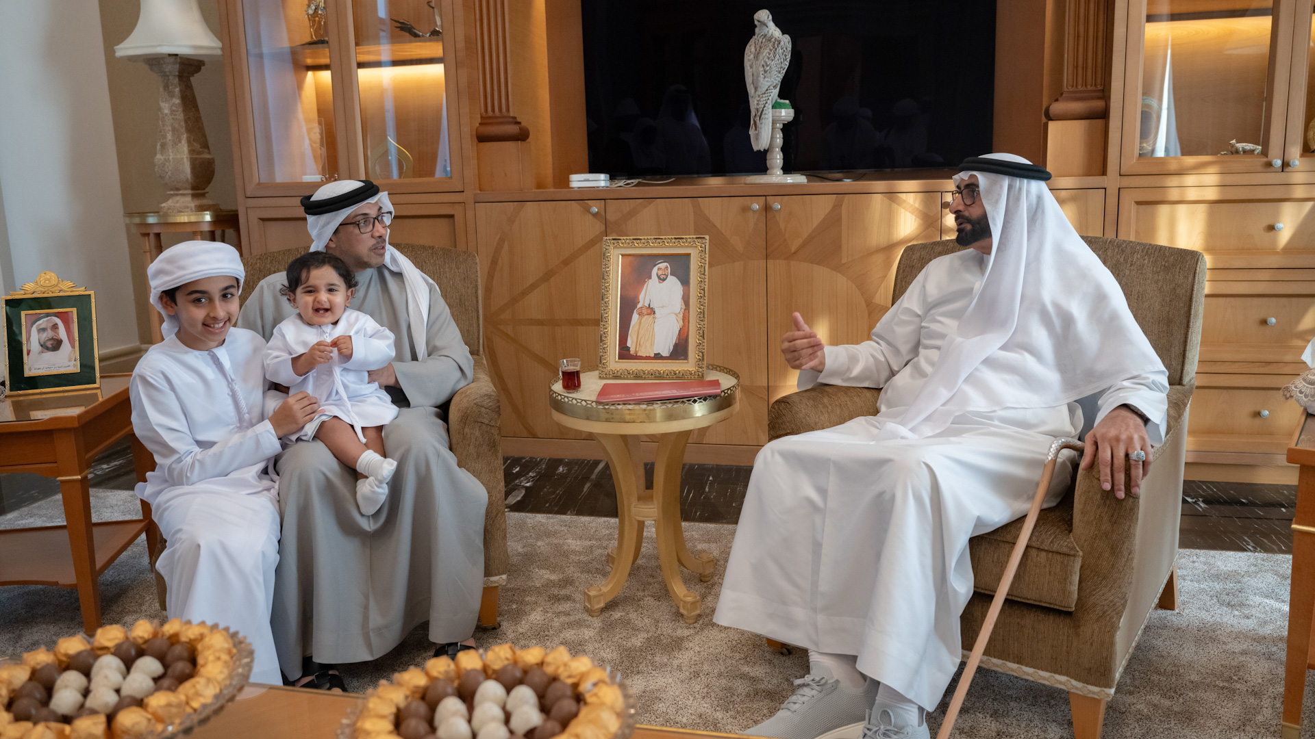 Mansour bin Zayed visits Al Bowardi at his residence 
