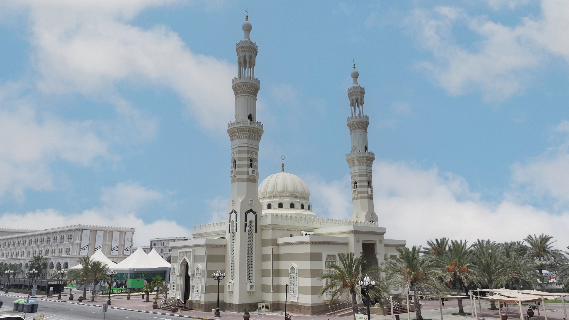 93 mosques in five languages for non-Arabic speakers in Sharjah 
