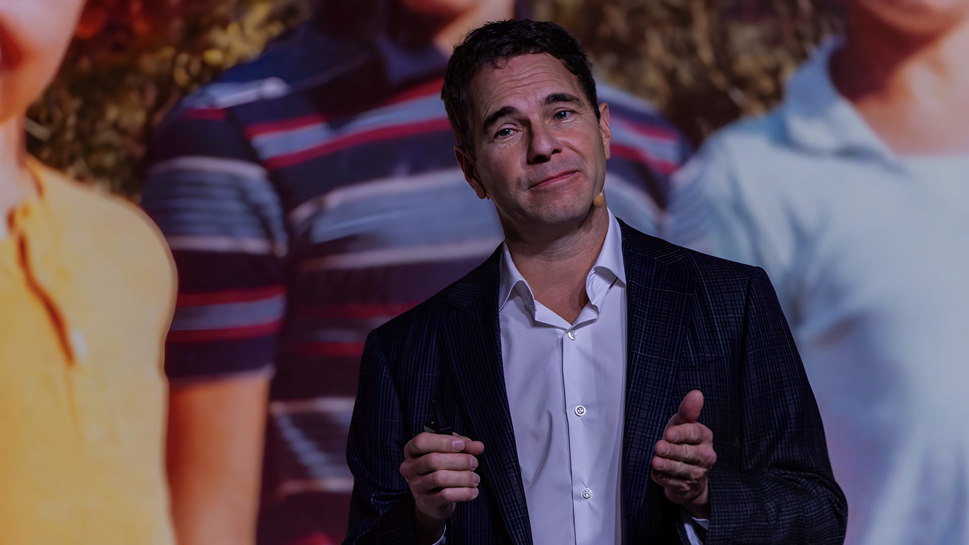 كريس بارتون: البيانات أنقذت الموسيقى من ضوضاء العالم  