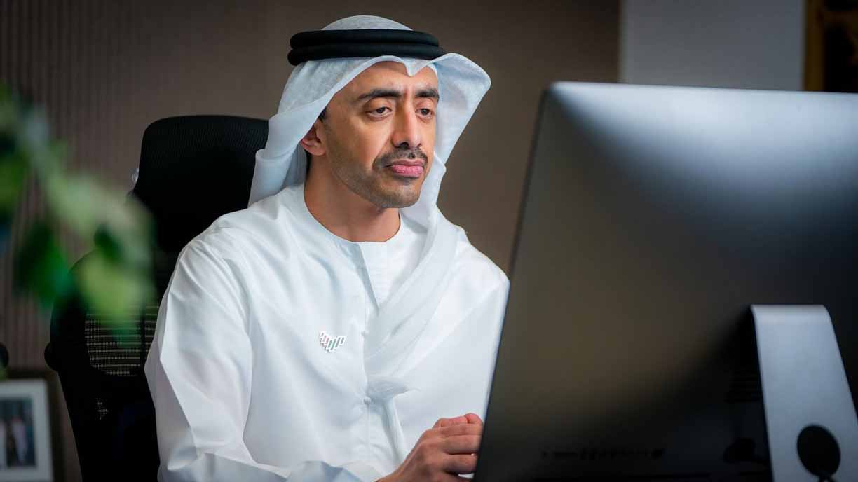 عبد الله بن زايد يؤكد أهمية مساهمات الإمارات البارزة في "بريكس" 