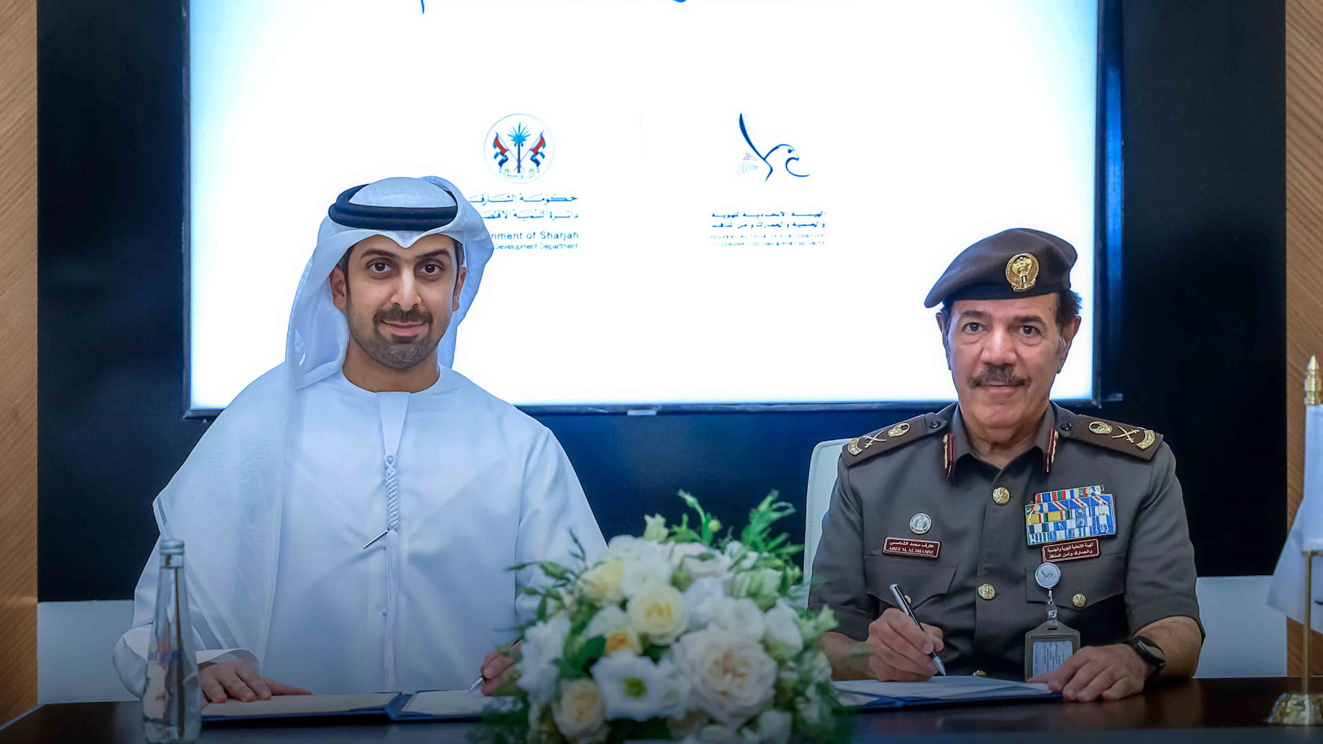 "اقتصادية الشارقة" توقع اتفاقية تعاون لتطبيق نظام النافذة الواحدة 