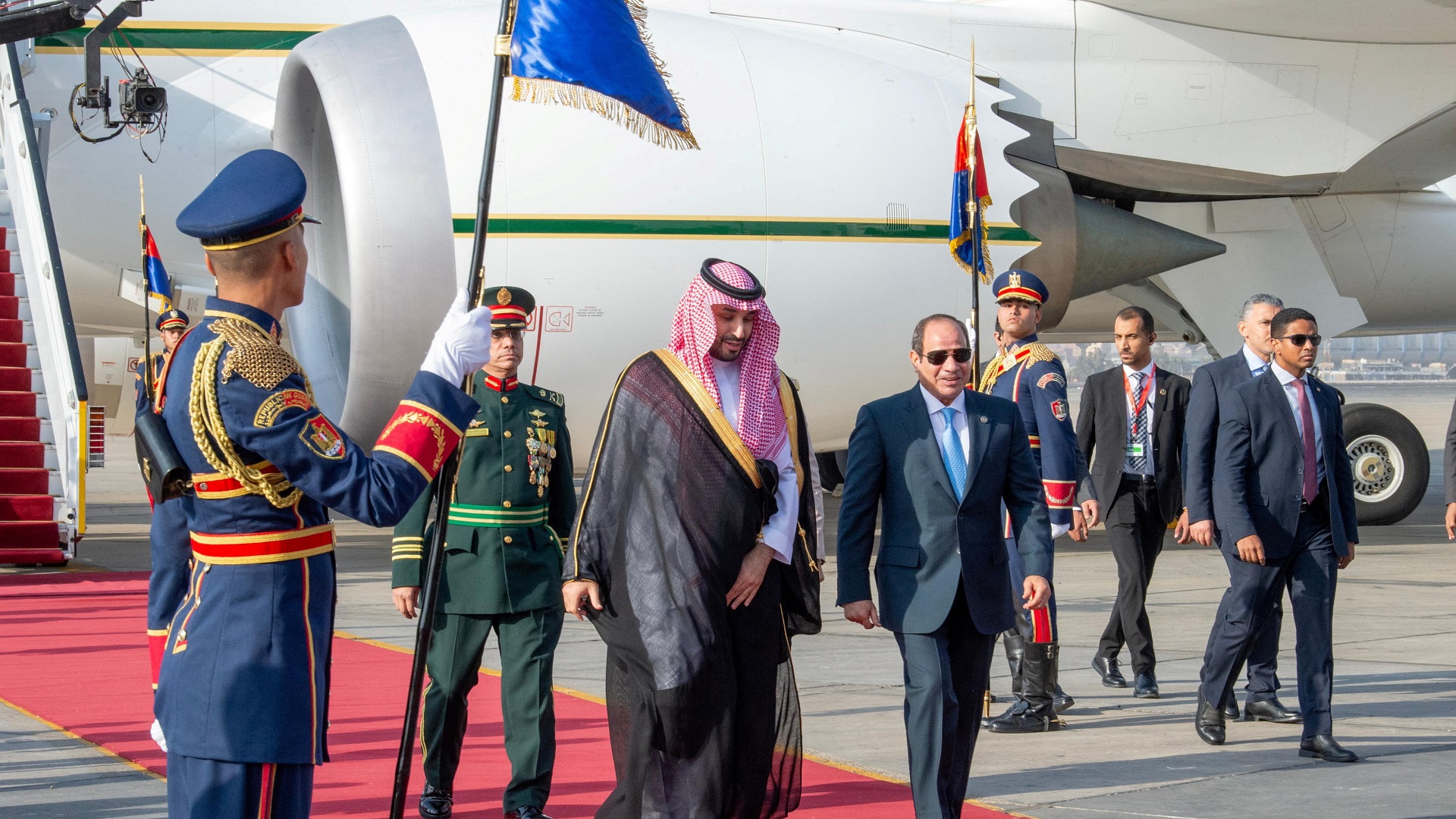 محمد بن سلمان والسيسي يبحثان بالقاهرة الاستثمار والقضايا الإقليمية 