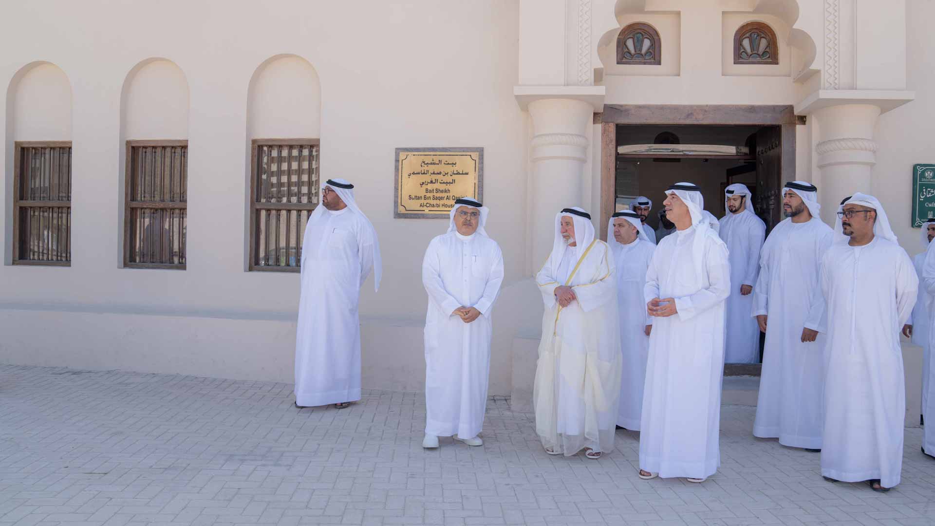 سلطان القاسمي يتفقد عدداً من المشروعات الثقافية في قلب الشارقة 