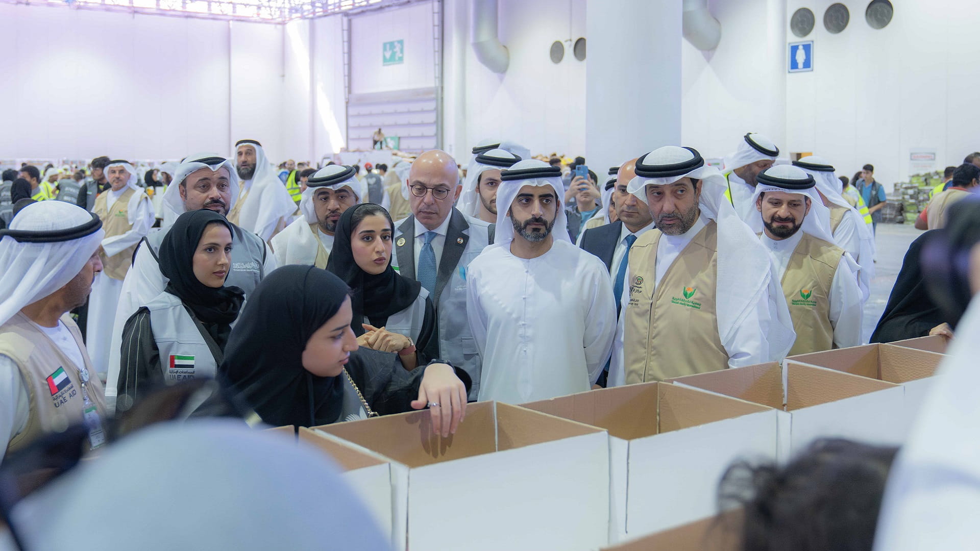 سالم بن عبد الرحمن يشارك في حملة "الإمارات معك يا لبنان" 