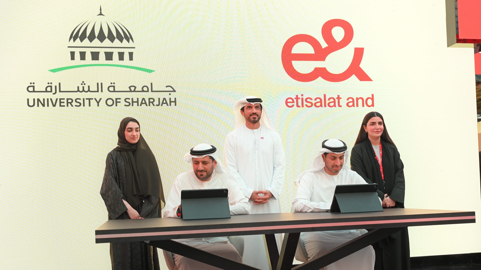 جامعة الشارقة ومجموعة "إي آند" توقعان مذكرة تفاهم 