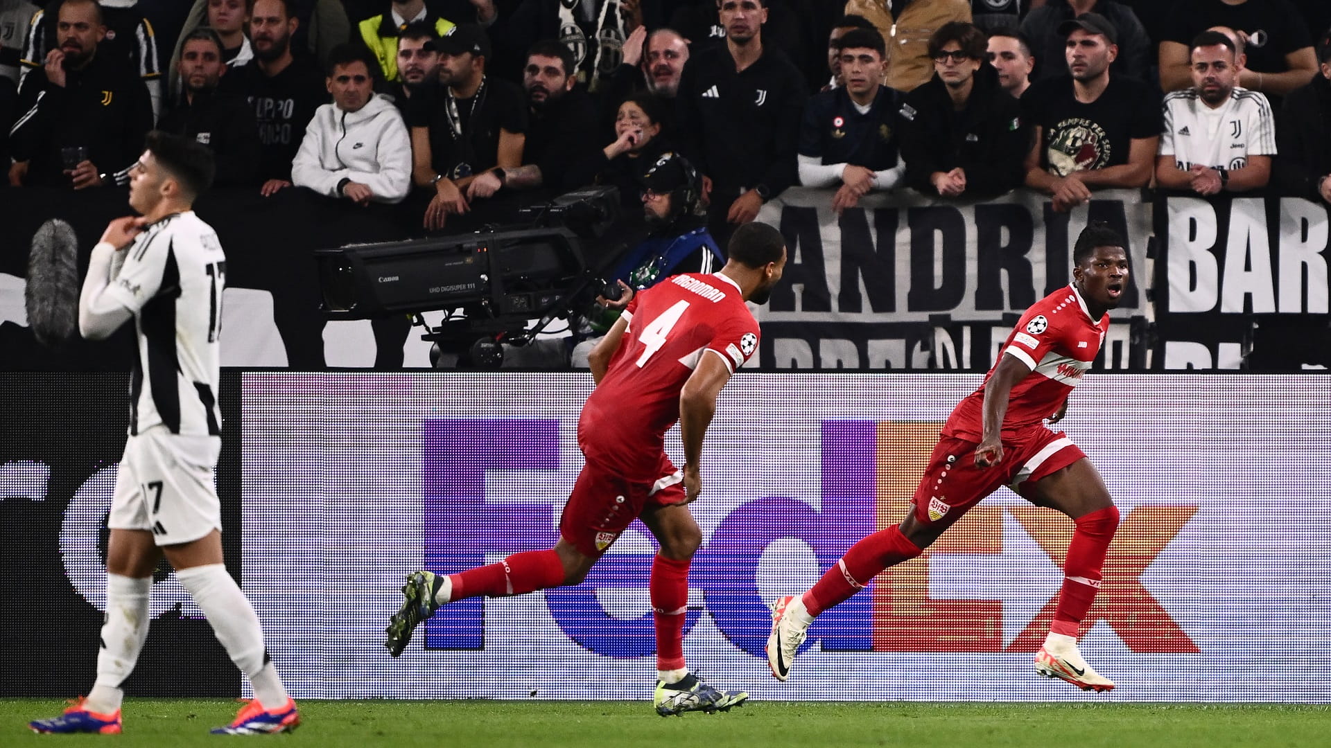 Toure snatches last-gasp win for Stuttgart at Juventus 