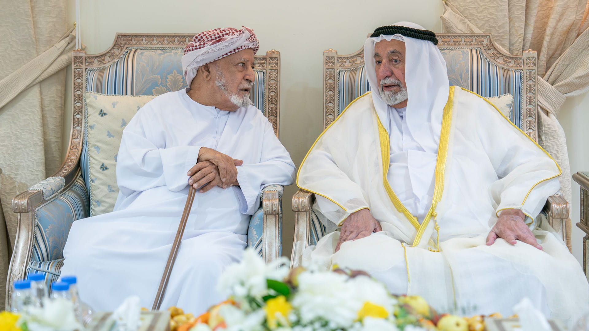 حاكم الشارقة يزور والي منطقة وادي الحلو ويطمئن على صحته