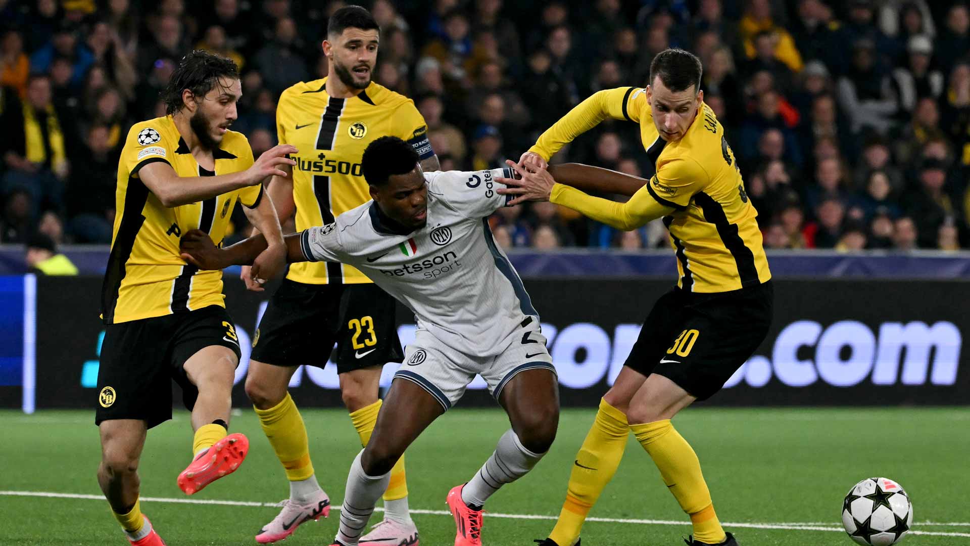 تورام يقود إنتر ميلان للفوز على يونج بويز السويسري بدوري الأبطال    