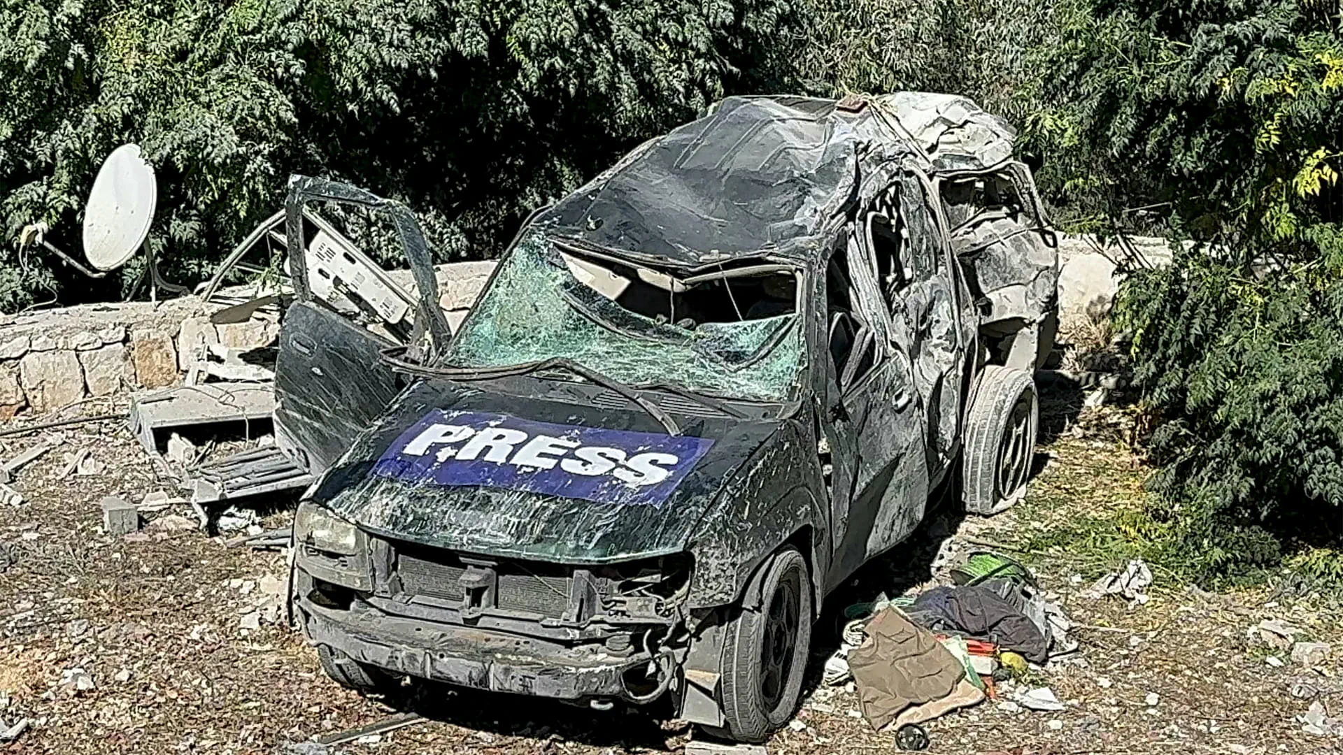 Image for the title: Israeli strike kills journalists in south Lebanon