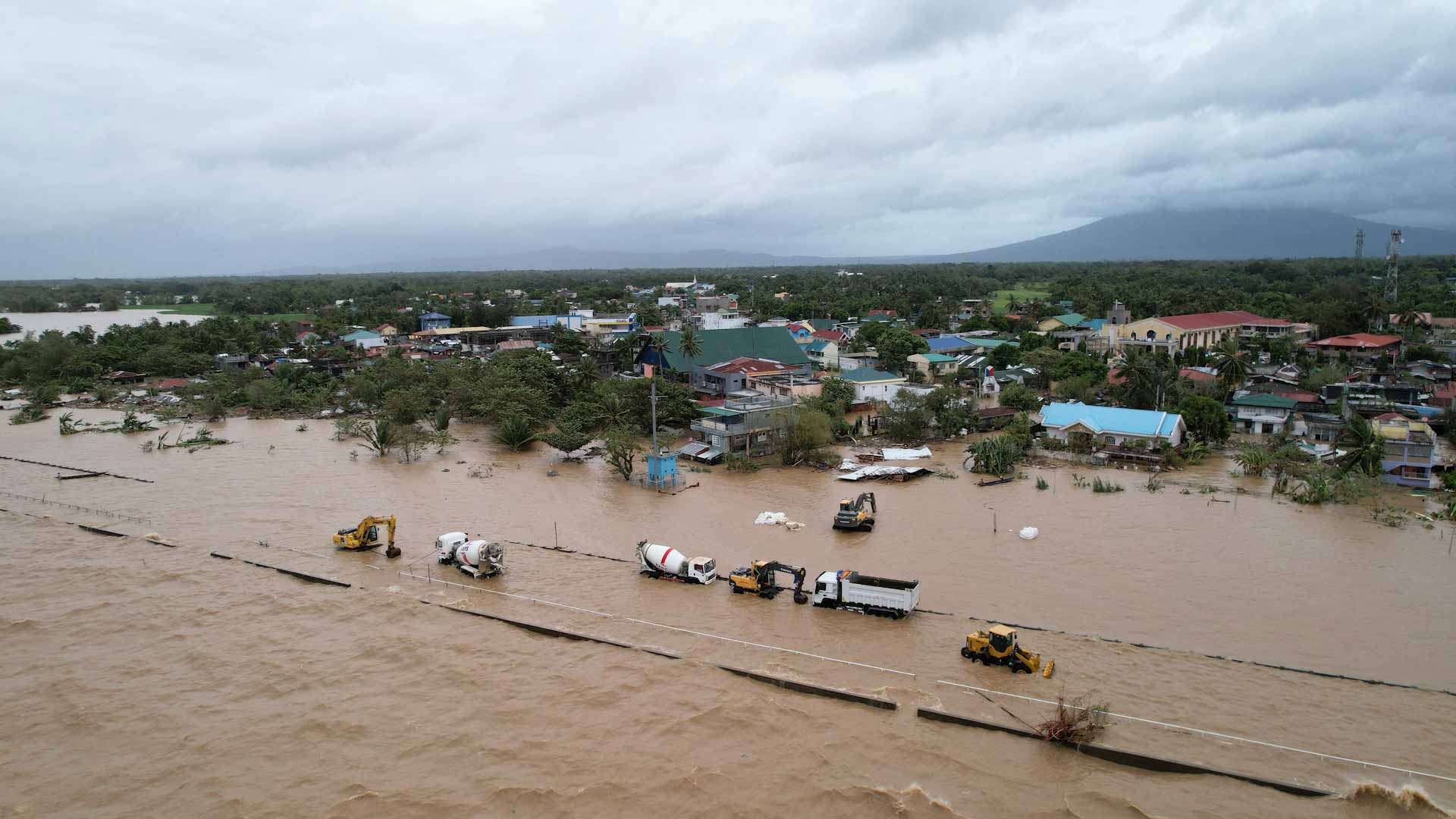 Tropical storm leaves towns submerged, 40 dead in Philippines 