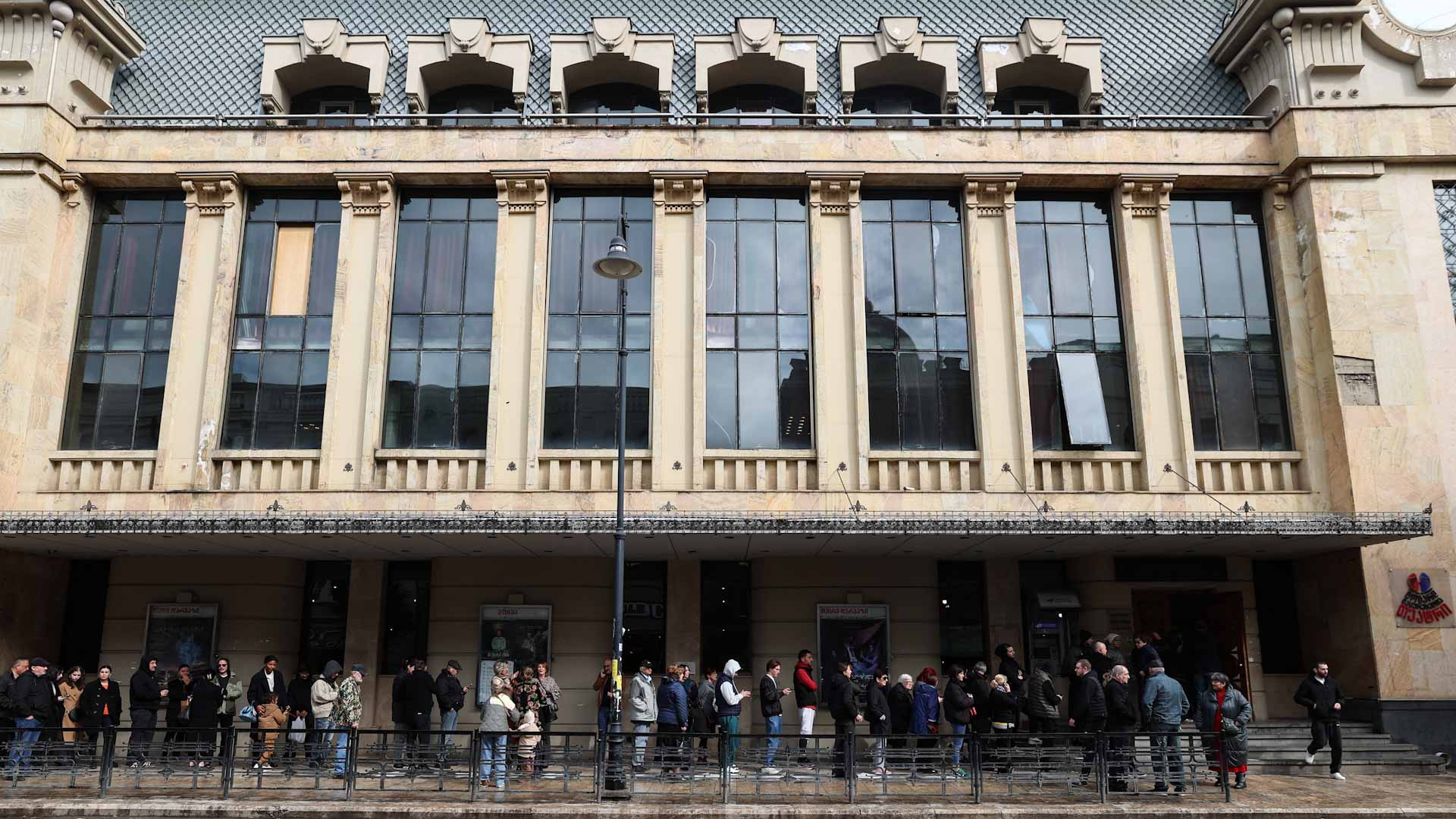 المعارضة الموالية لأوروبا تعلن فوزها بانتخابات جورجيا التشريعية 