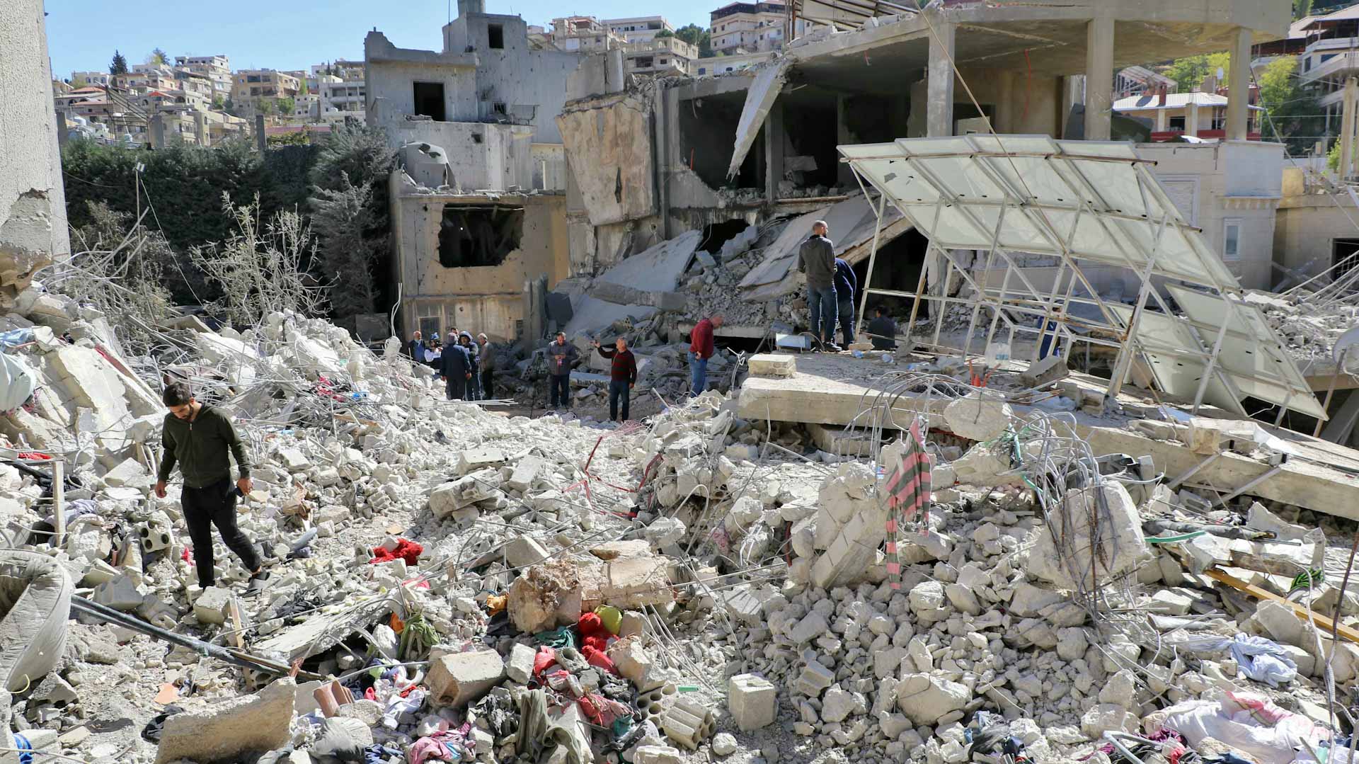 الجيش الإسرائيلي يفجّر منازل في بلدتين حدوديتين في جنوب لبنان