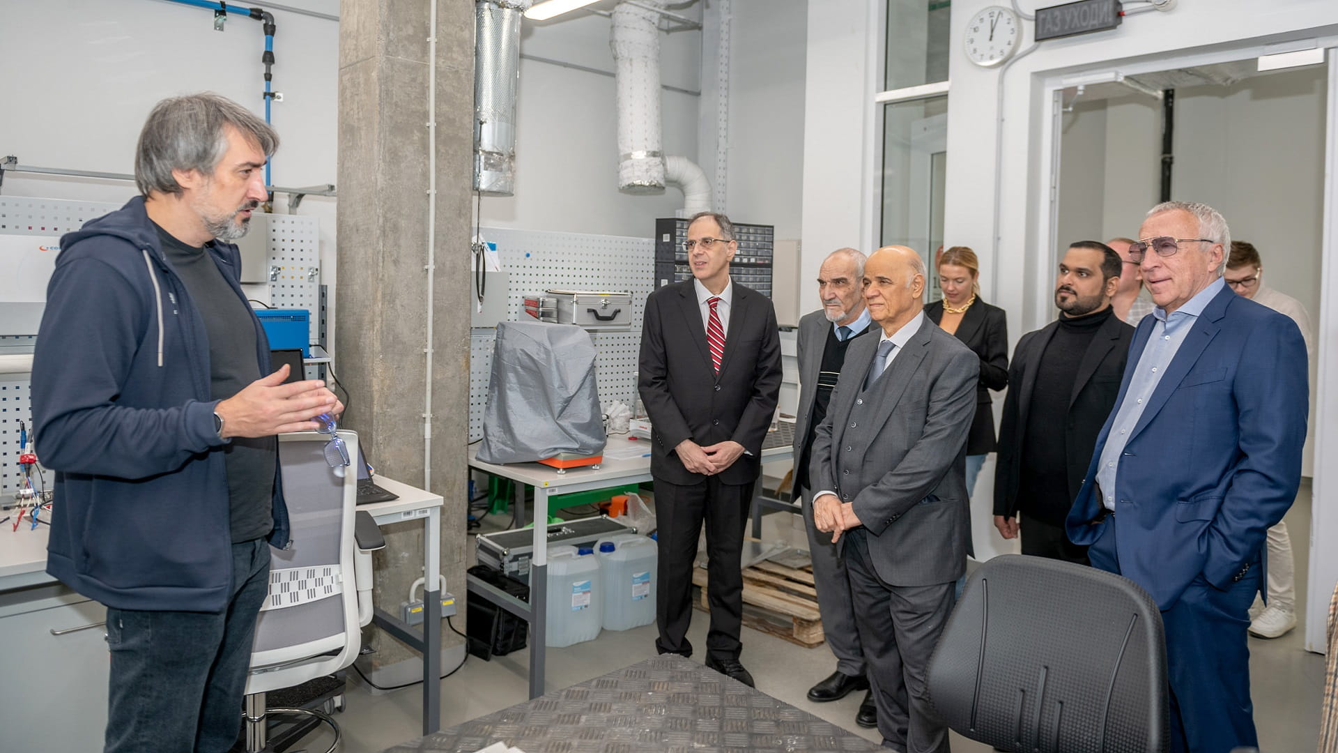 وفد جامعة الشارقة يزور معهد سكولكوف للعلوم والتكنولوجيا في موسكو