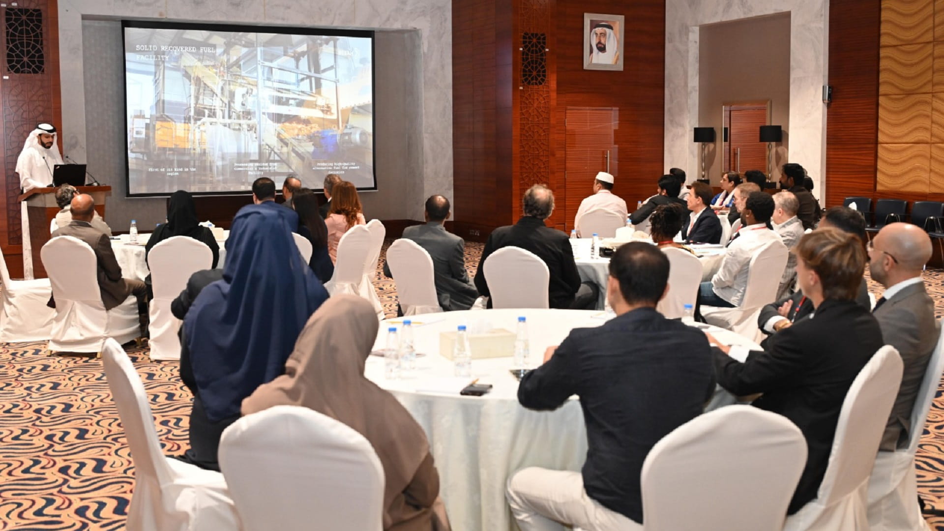 غرفة الشارقة تؤكد حرصها على تعزيز التعاون الاقتصادي مع دول العالم