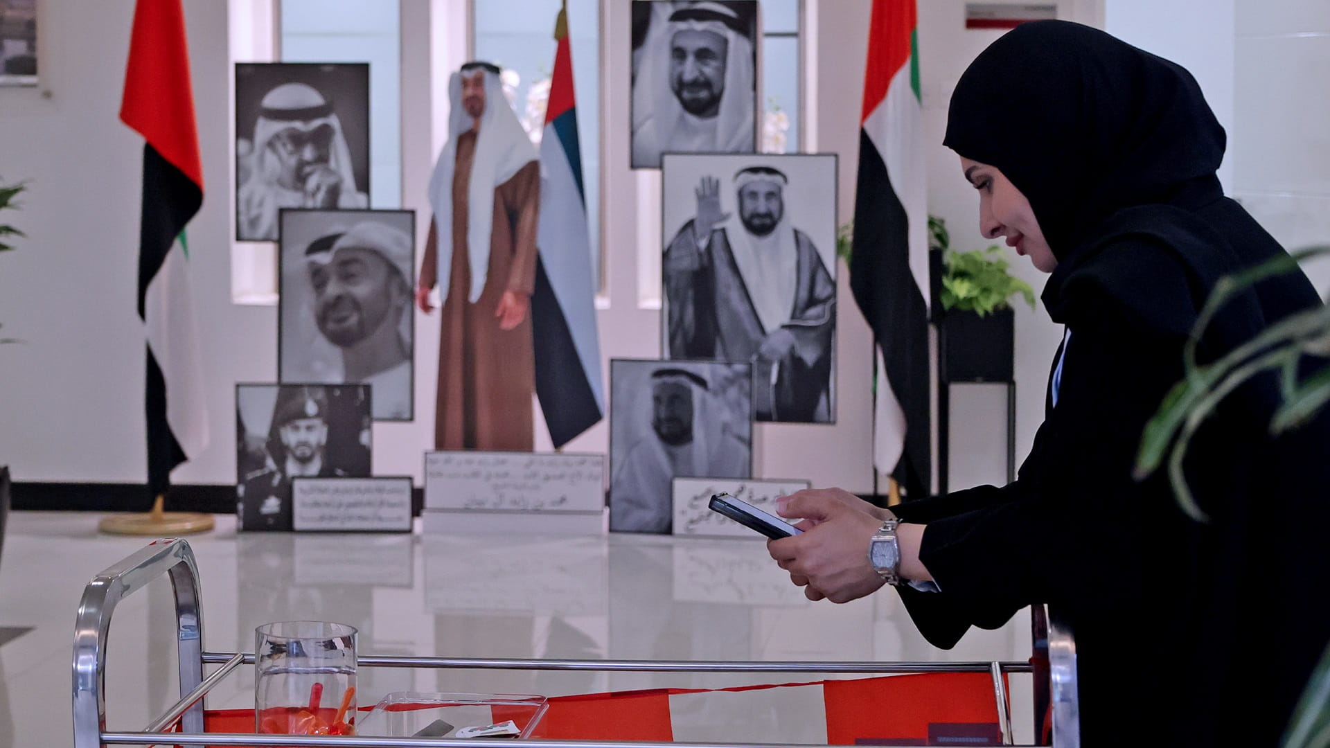 صورة بعنوان: "أشغال الشارقة" ترسخ ثقافة الولاء للقيادة والوطن في يوم العلم 